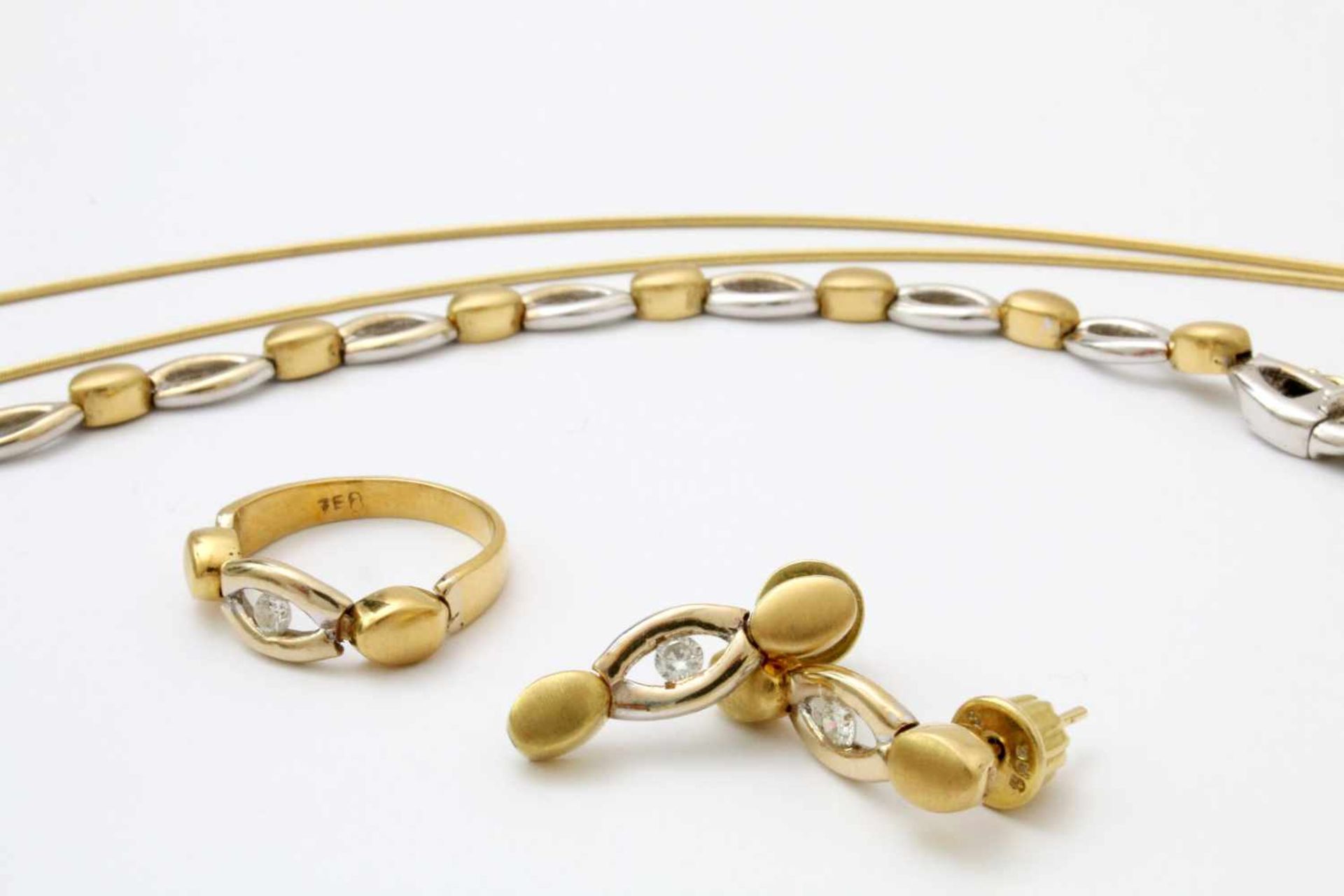 Gelbgold / Weißgold Schmuckset mit Brillanten - Collier, Halskette, Ohrringe, Ring GG / WG 750, - Image 3 of 4