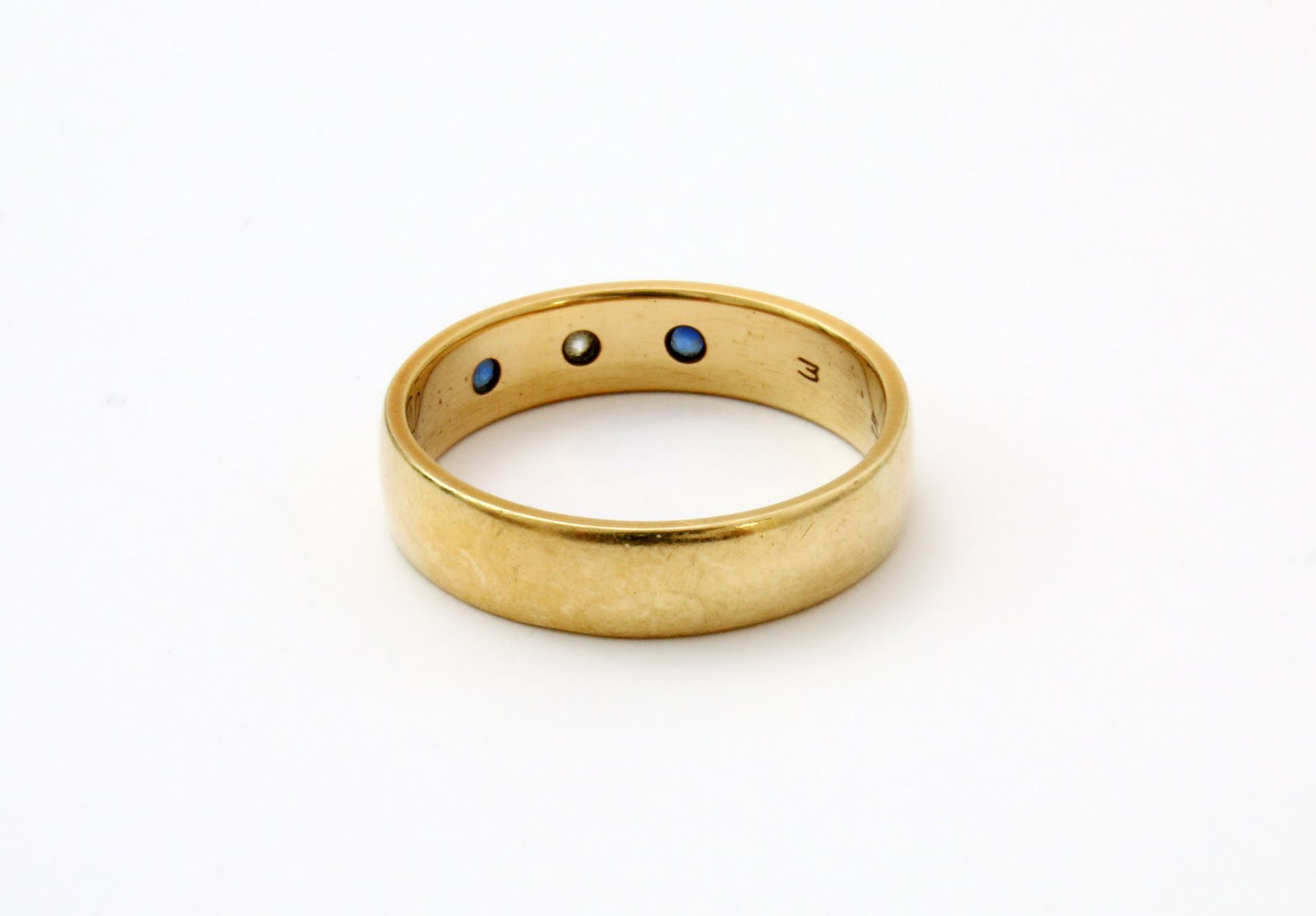 Gelbgold Ring mit Brillant und Topasen GG 585, besetzt mit einem Brillant und 2 tiefblauen Topasen - Image 4 of 4