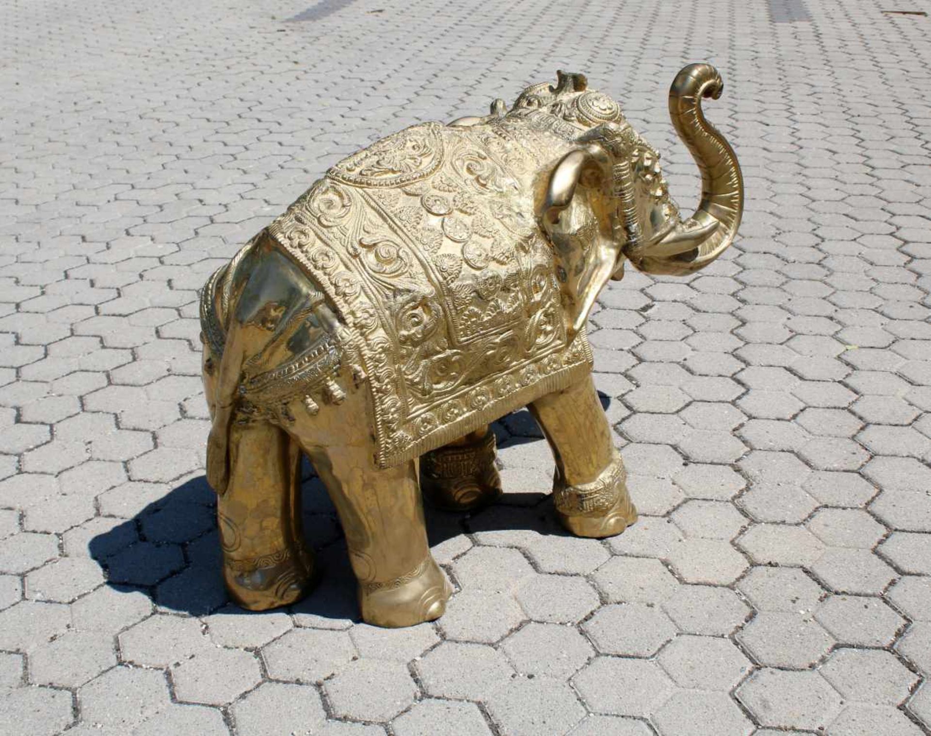 Vergoldeter, großer Elefant - Indien Festlich geschmückter Elefant, reich halbplastisch - Bild 4 aus 7