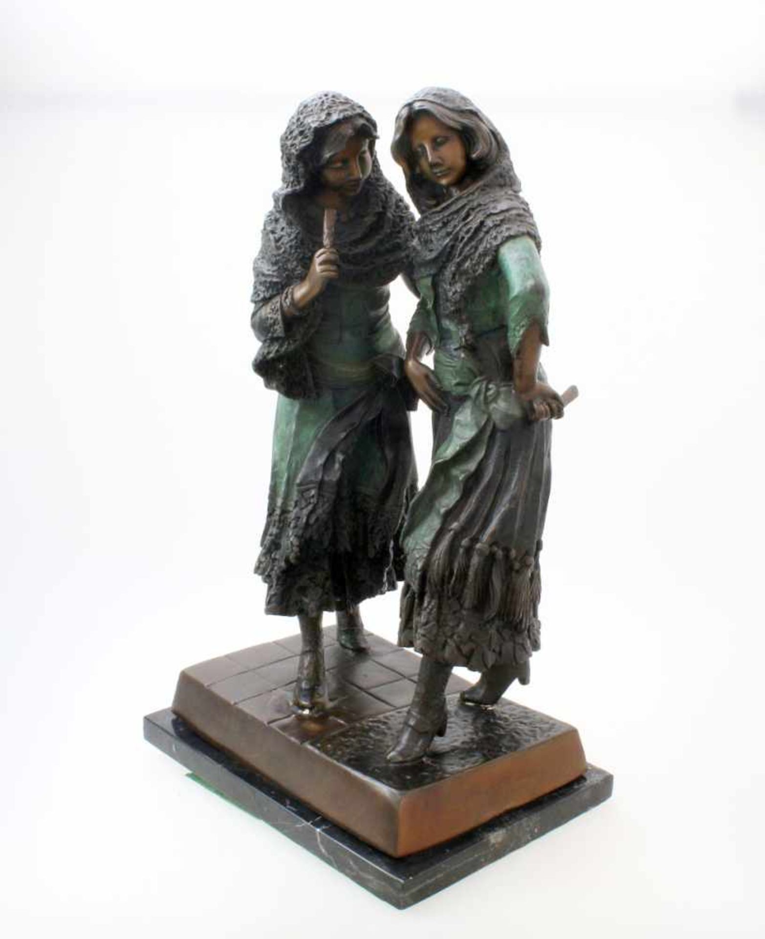 Bronzeskulptur " Zwei Señoritas im Dialog" Die Skulptur aus Bronze gegossen, patiniert. Allegorische - Bild 2 aus 5