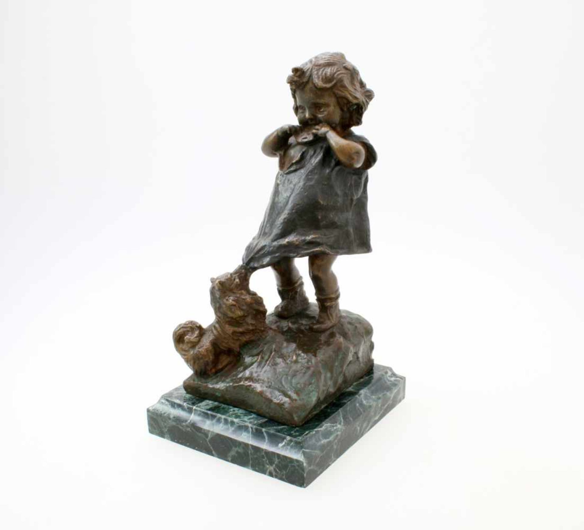 Bronzeskulptur "Kleines Mädchen mit bettelndem Hund" von Juan Clara Ayats (1875 - 1958) Die Skulptur