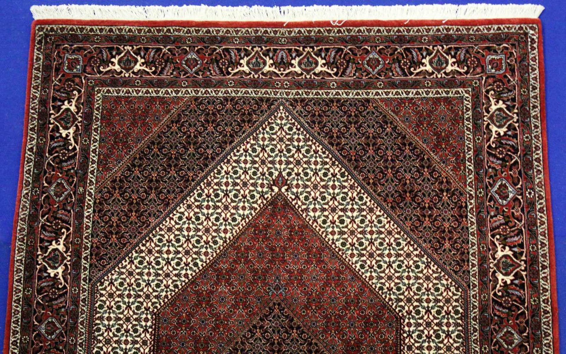 Bidjar - Persien Reine Schurwolle mit Seidenapplikationen, Grundfarben rot / beige / blau, - Bild 3 aus 3
