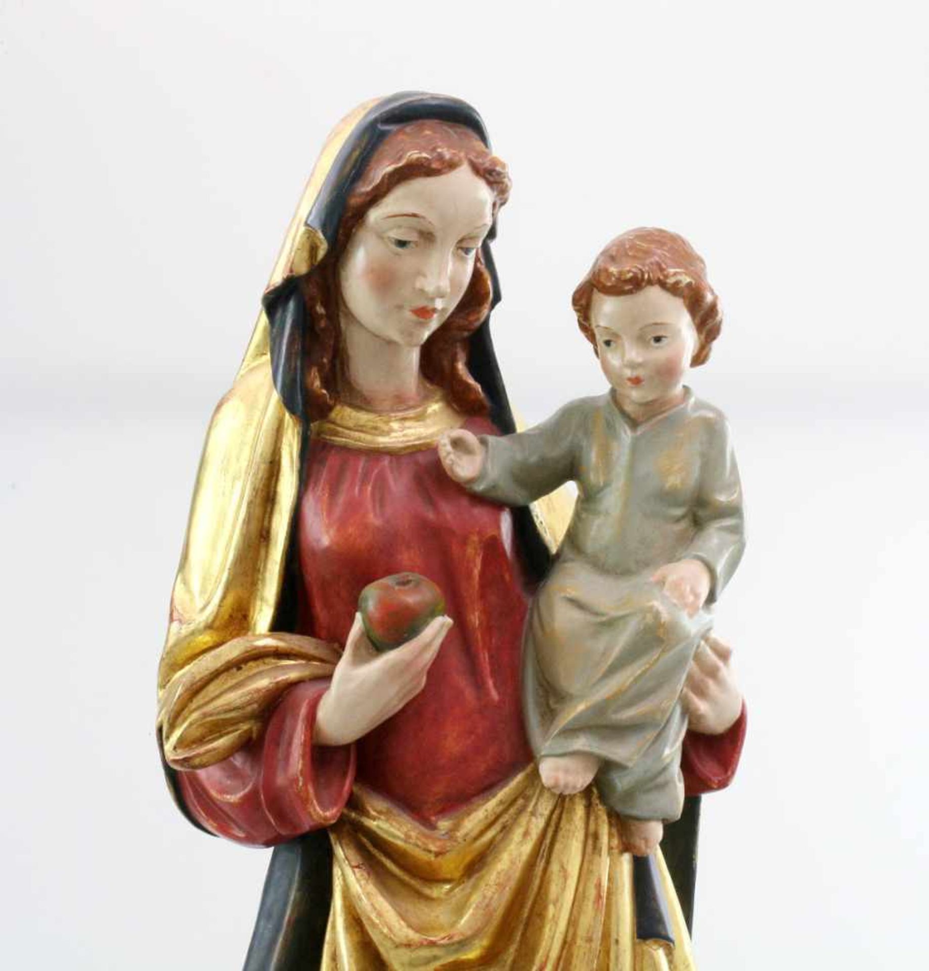 Große Holzfigur - Madonna mit Kind Polychrom- und goldstaffiert, Gottesmutter hält Jesuskind in - Bild 5 aus 6