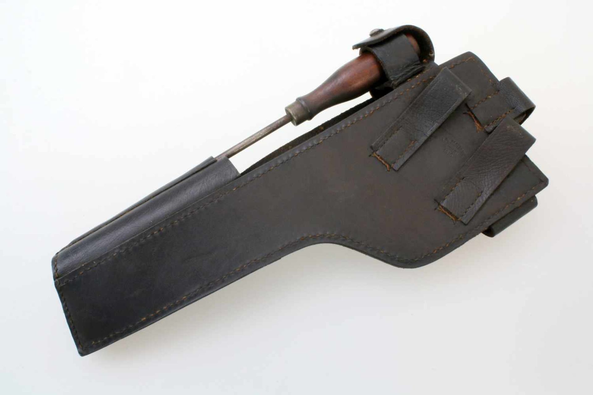 1. Weltkrieg - Belederung zum Holzkasten der Pistole Mauser C96 Geschwärztes Rindsleder, - Bild 2 aus 6