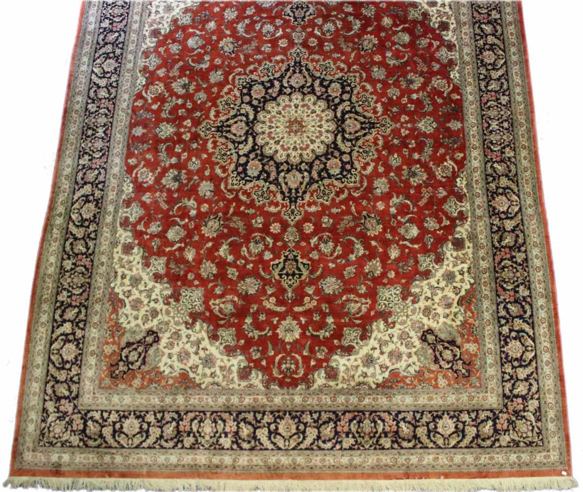 Seiden Ghom - Persien Reine Naturseide, Grundfarben rot / beige, florale Muster im Medaillon und - Bild 3 aus 6