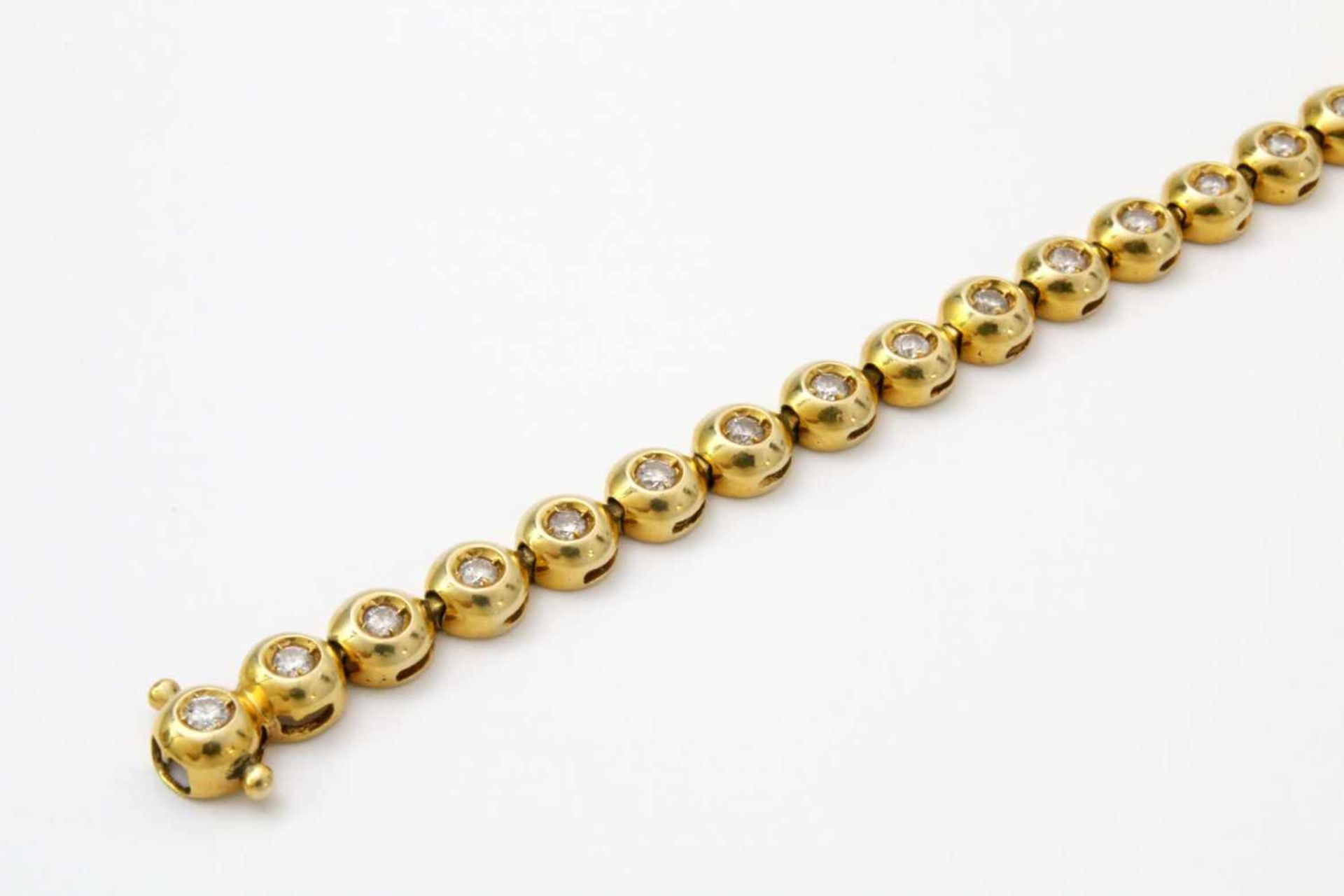 Gelbgold - Tennisarmband mit 36 Brillanten GG 585, zus. ca. 1 ct. Brillanten. Länge: 20 cm, Gewicht: - Bild 2 aus 4