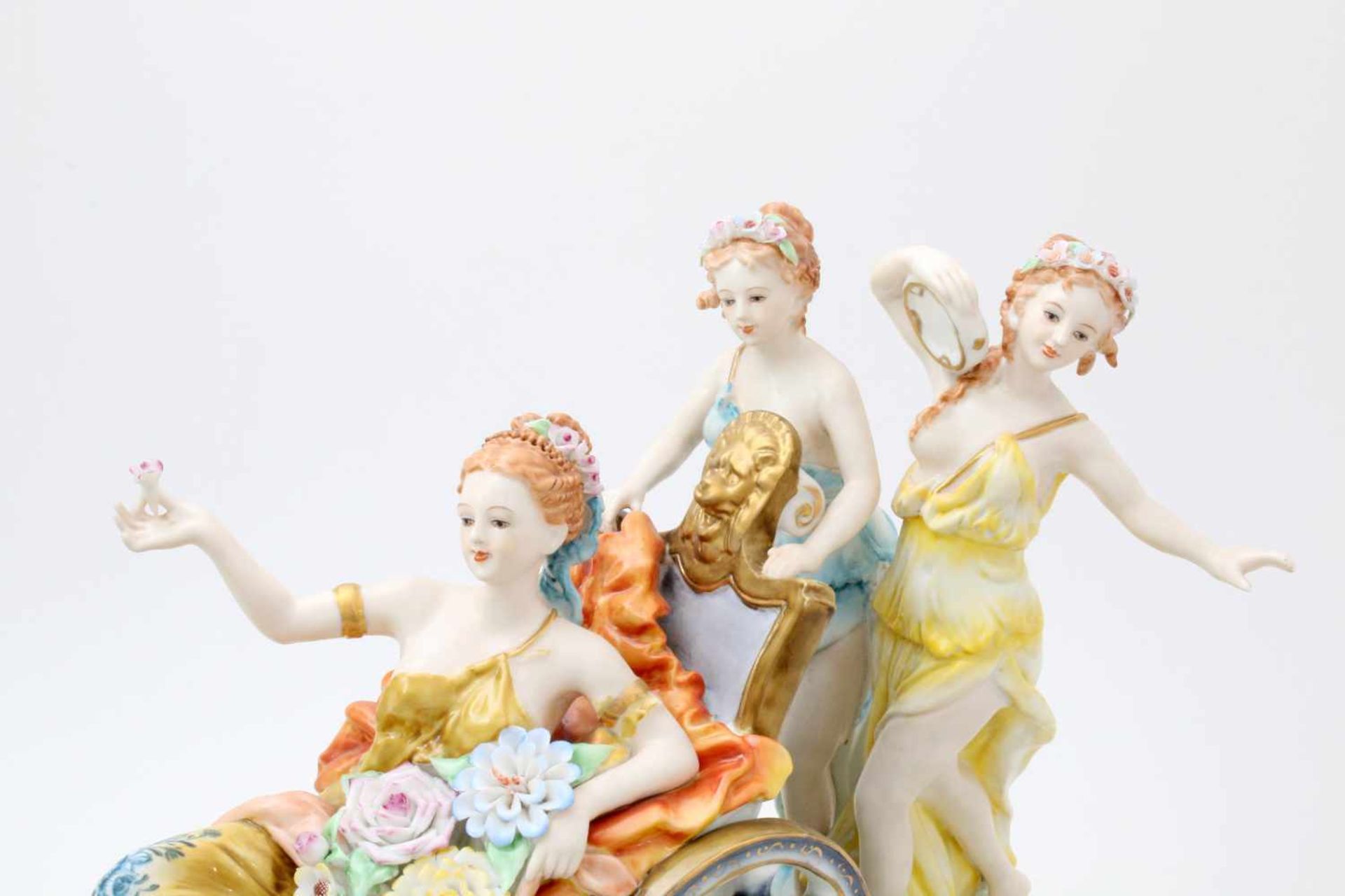"Venus im Wagen" - unbekannte Manufaktur Große Figurengruppe, Venus mit Blumen im Wagen sitzend, - Bild 2 aus 12