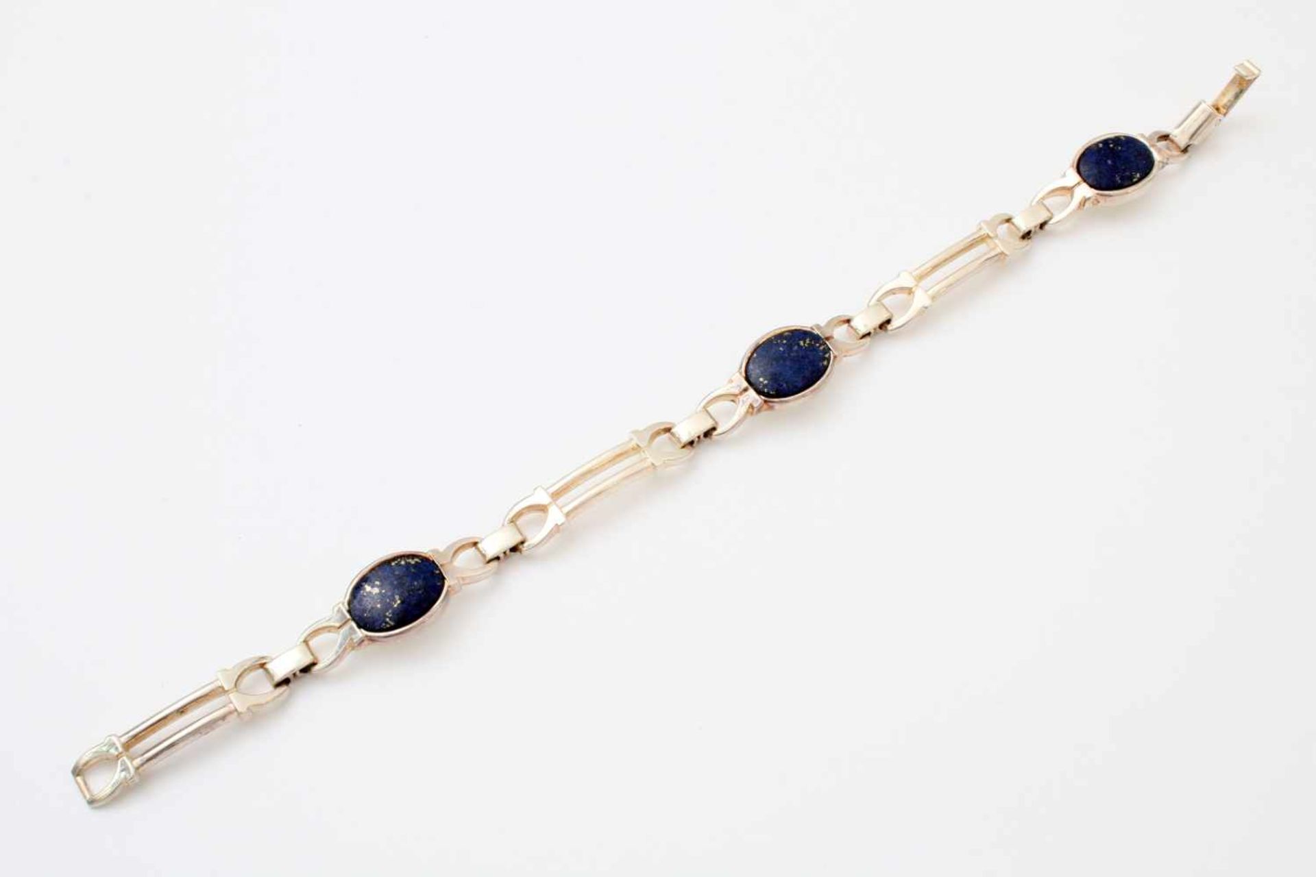 Silbernes Armkettchen mit Lapislazuli Silber 835, bestehend aus 6 Gliedern, 3 davon besetzt mit