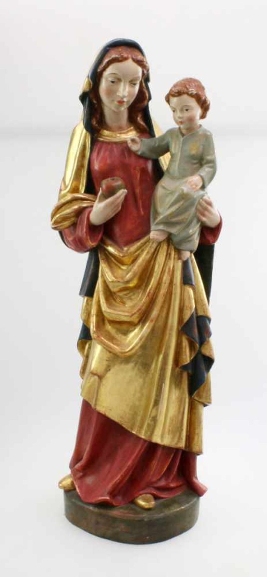 Große Holzfigur - Madonna mit Kind Polychrom- und goldstaffiert, Gottesmutter hält Jesuskind in