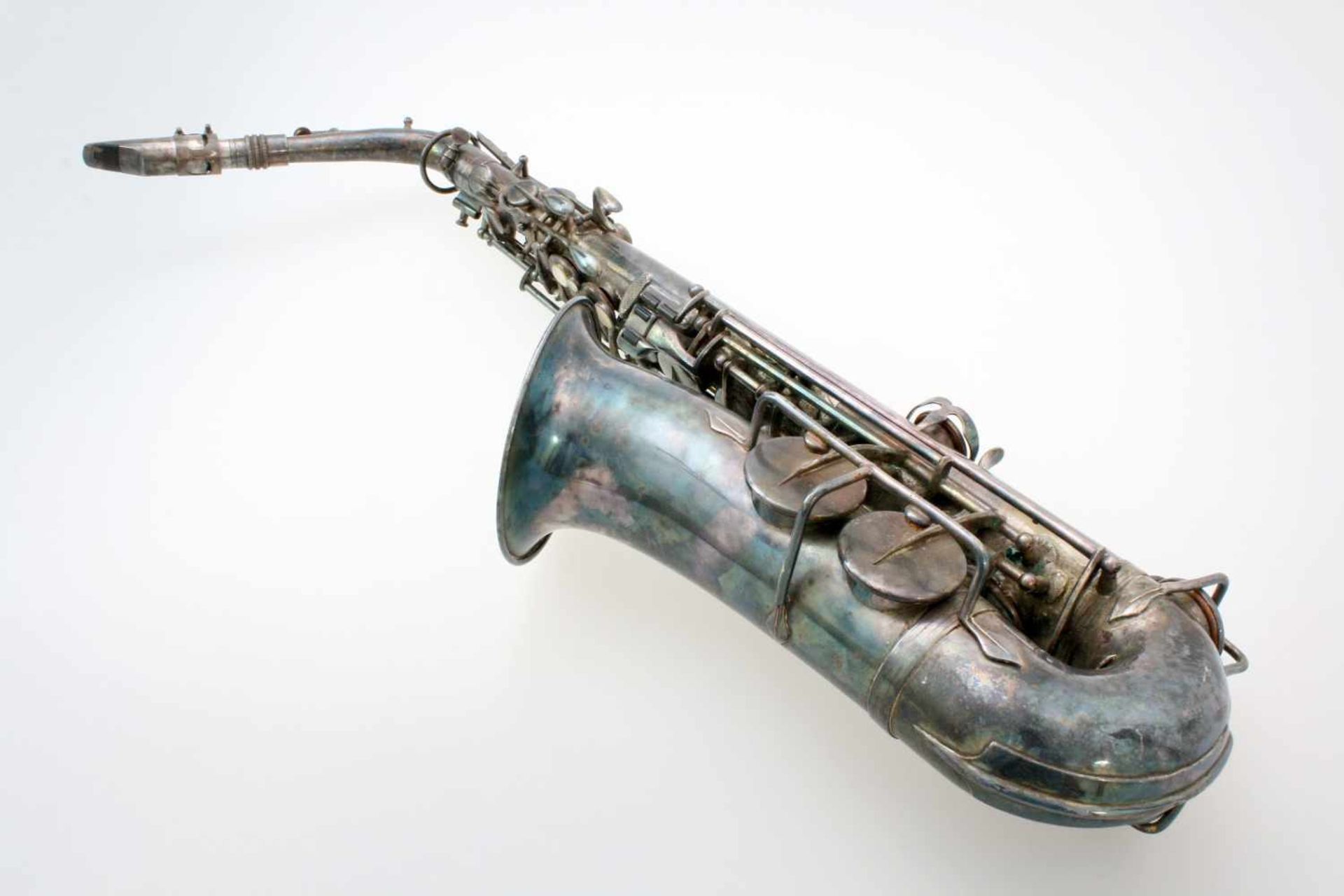 Saxophon Pierret / Paris - versilbert Rechts unterhalb vom Schalltrichter bez., gemarkt und