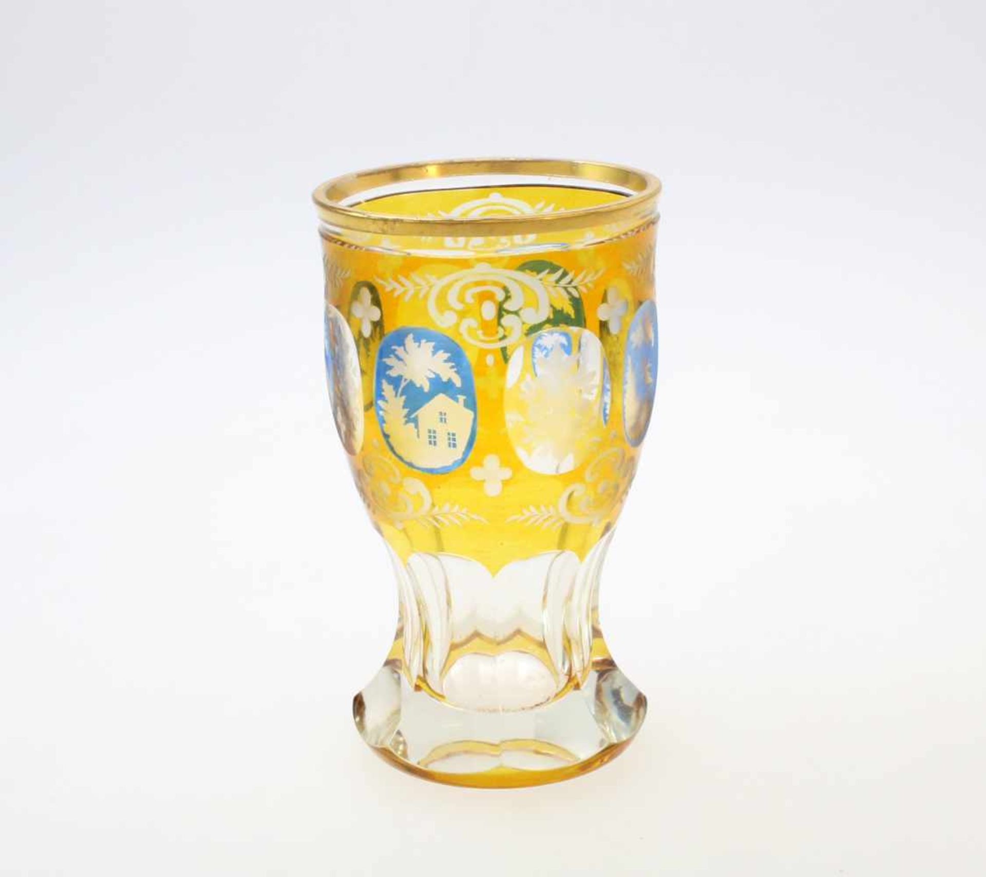 Glasbecher - Friedrich Egermann, Haida, Böhmen Farbloses Glas mit goldgelbem Überfang, Rand