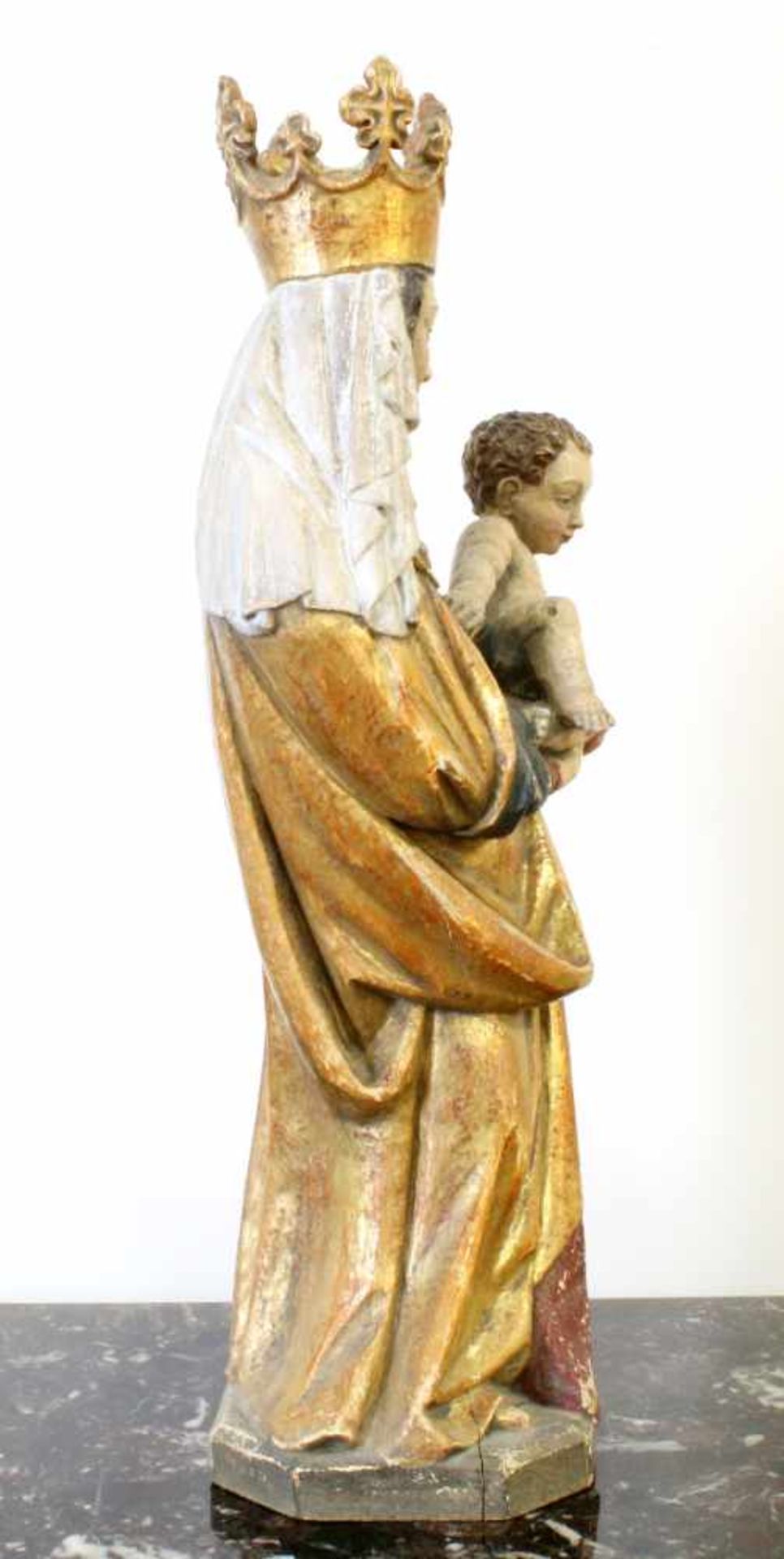 Große Holzfigur - Madonna mit Kind Polychrom- und goldstaffiert. Madonna - Maria, heilige Mutter - Bild 2 aus 5