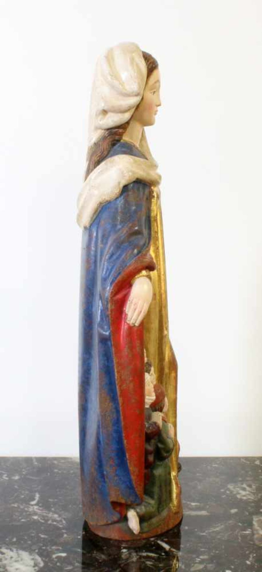 Große Holzfigur - Heilige Maria Schutzmantelmadonna Polychrom- und goldstaffiert. Die - Bild 2 aus 6