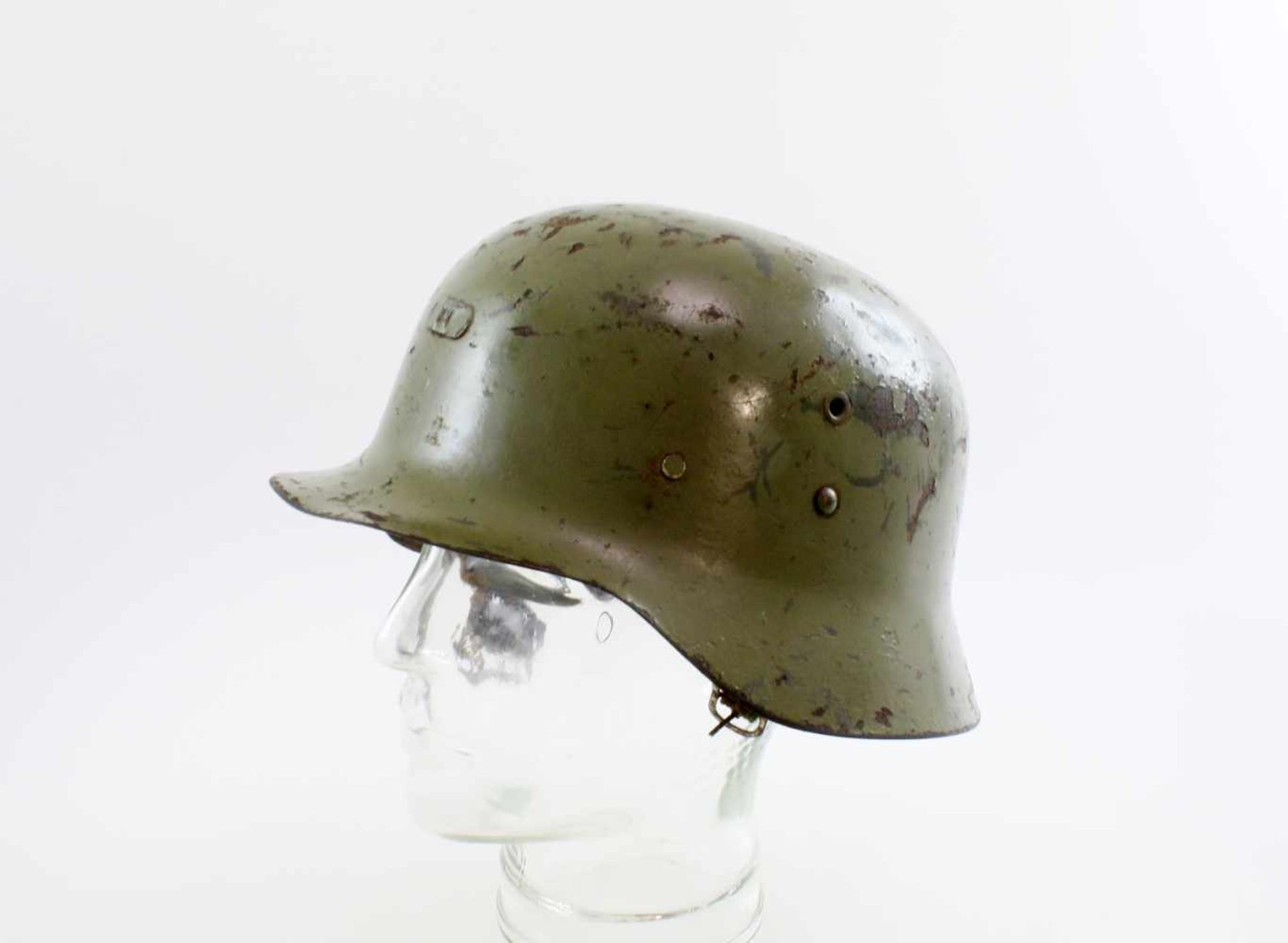 Spanien - Stahlhelm M42 Modell Z Olivgrün lackierte Helmkalotte, stirnseitig Aufnahme für - Bild 3 aus 6