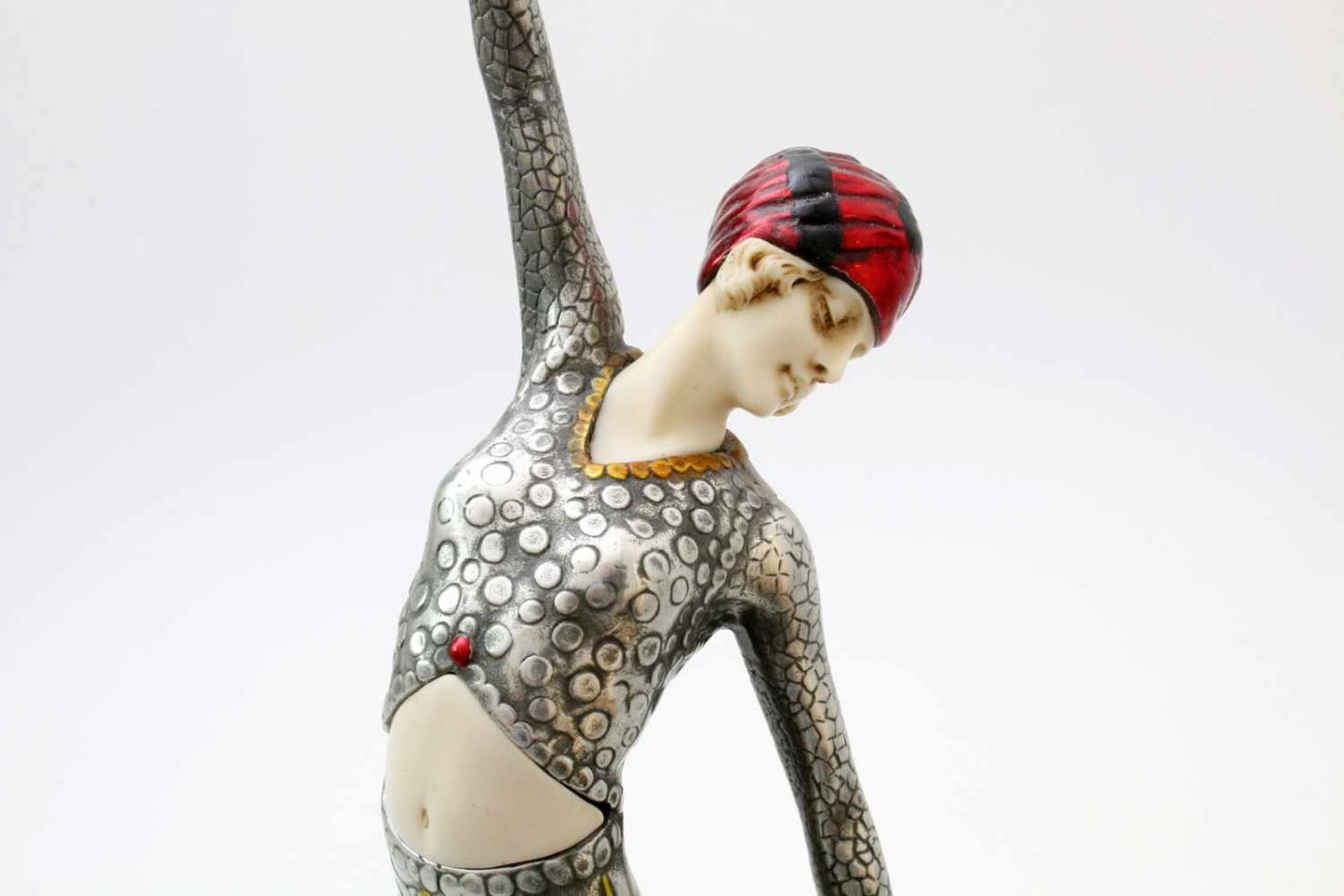 "Danseuse" - Art-Déco Tänzerin - Demétre Chiparus (1886-1947) Elegante Figur auf dunklen - Bild 5 aus 6