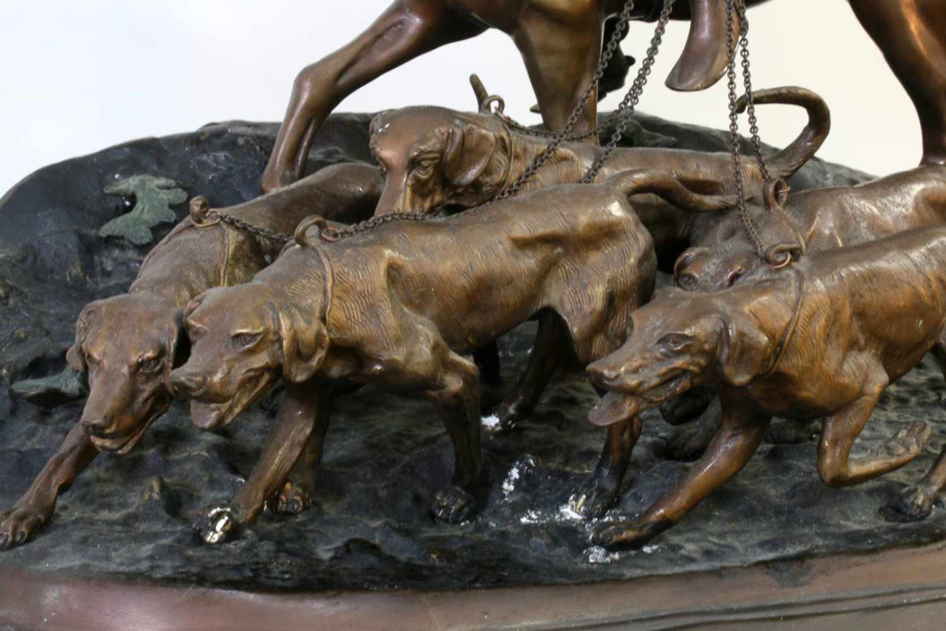 Bronzeskulptur "Veneur zu Pferde mit der Meute" nach Pierre-Jules Mène (1810-1879) Die Skulptur - Bild 7 aus 8