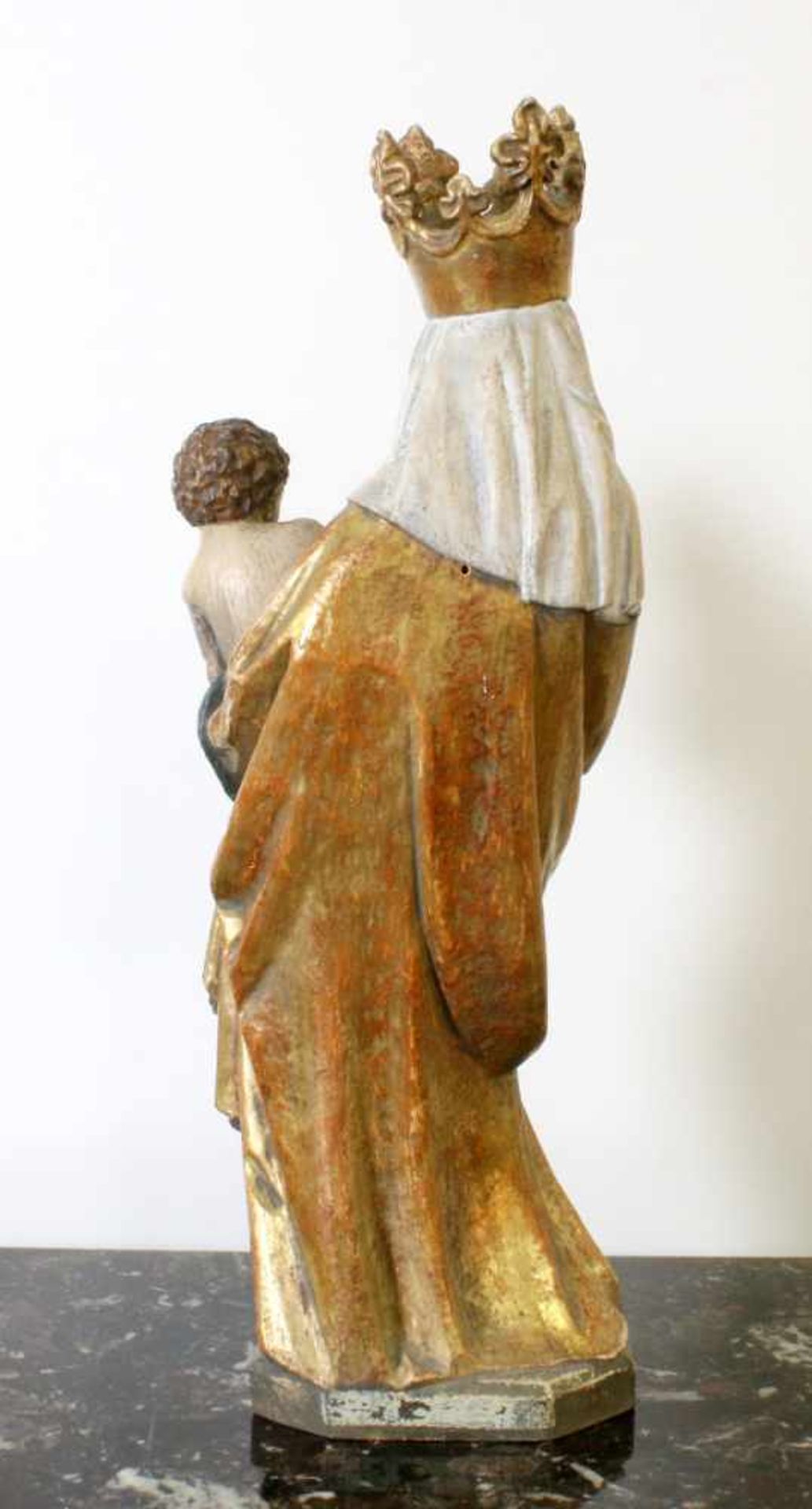 Große Holzfigur - Madonna mit Kind Polychrom- und goldstaffiert. Madonna - Maria, heilige Mutter - Bild 3 aus 5