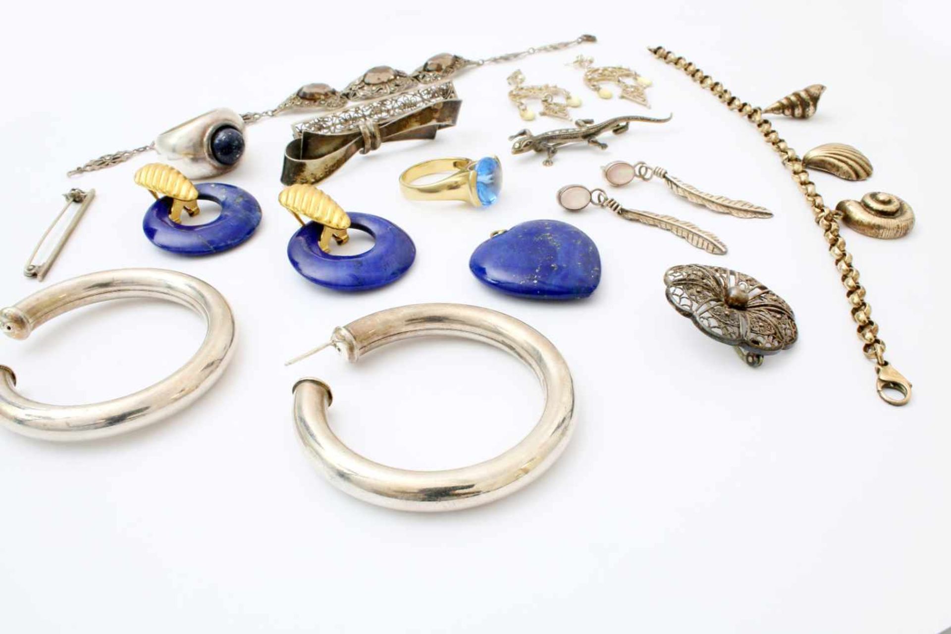 23 Teile Gold-, Silber- und Modeschmuck 5 Anhänger (4x Silber, 1x 585er GG mit Perle), 2 Ringe (1x - Bild 4 aus 4
