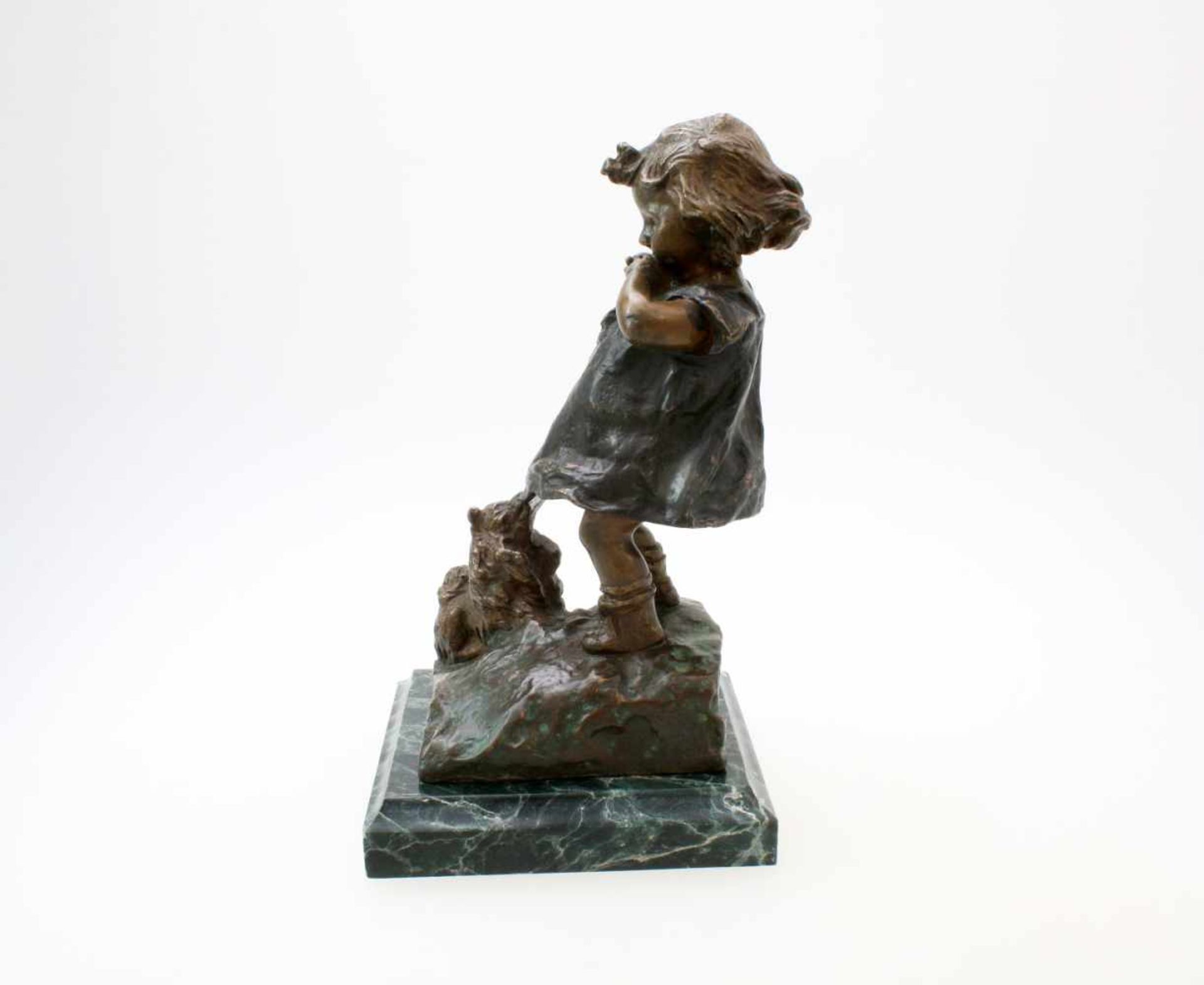 Bronzeskulptur "Kleines Mädchen mit bettelndem Hund" von Juan Clara Ayats (1875 - 1958) Die Skulptur - Bild 2 aus 5