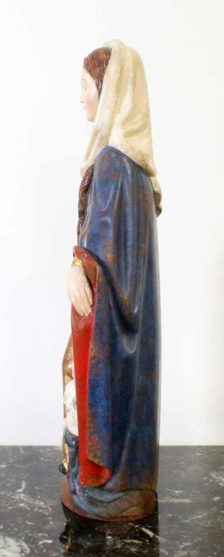 Große Holzfigur - Heilige Maria Schutzmantelmadonna Polychrom- und goldstaffiert. Die - Bild 4 aus 6