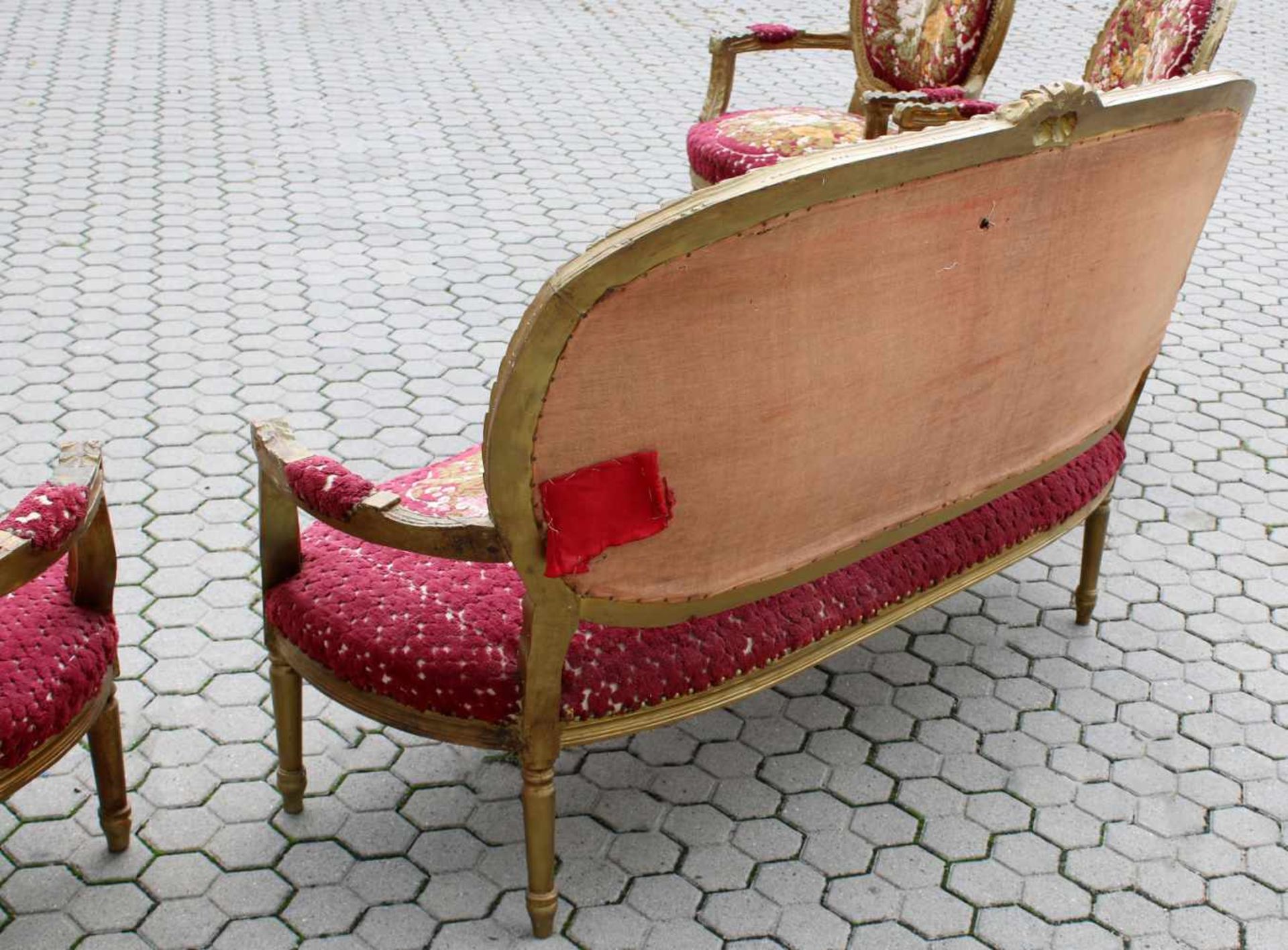 5-teilige Polstergarnitur im Rokokostil 4 Sessel und ein Sofa mit geschnitzten, goldfarbenen - Bild 5 aus 7