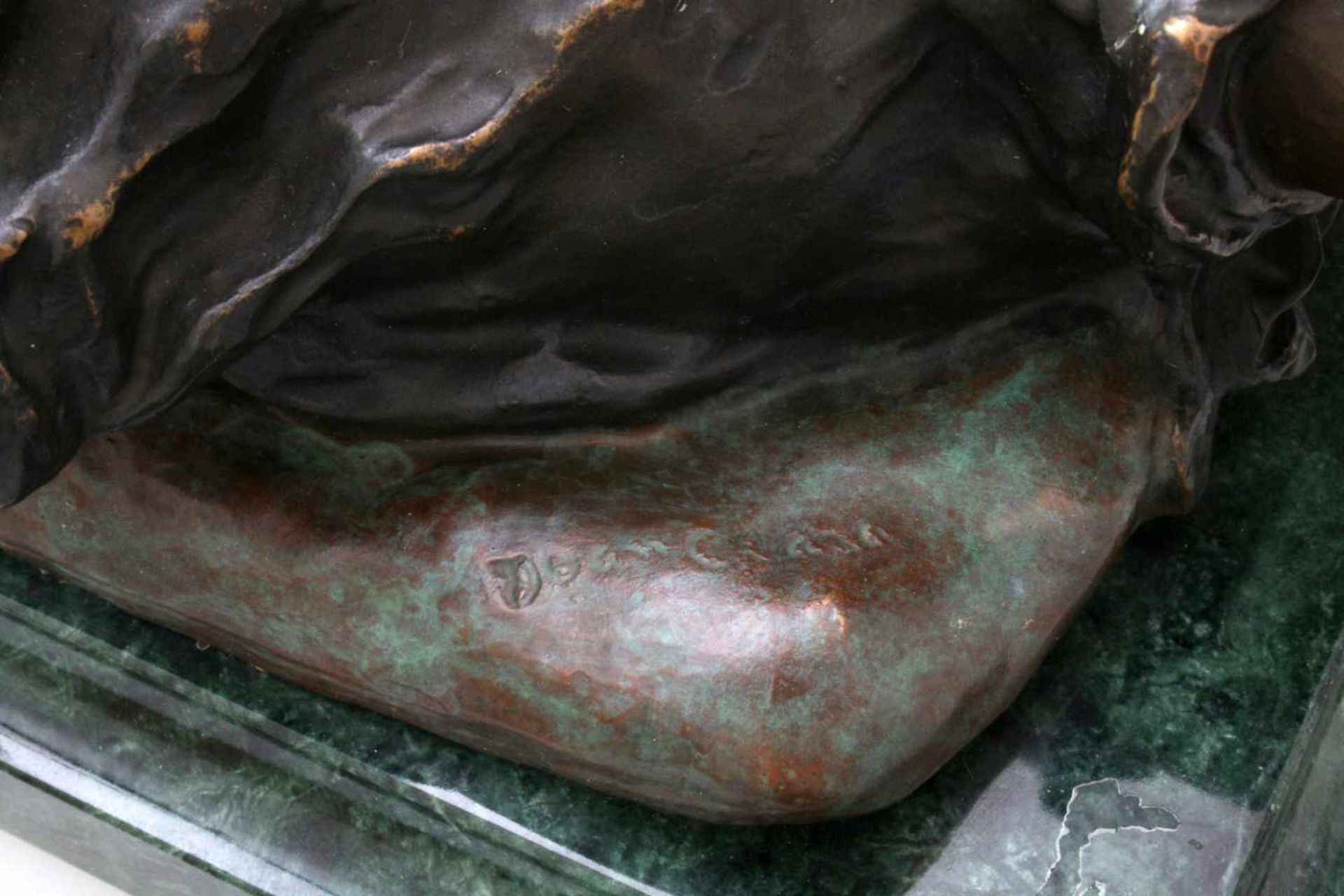 Bronzeskulptur "Kleinkind auf Kissen mit Saugflasche" von Juan Clara Ayats (1875 - 1958) Die - Bild 5 aus 5