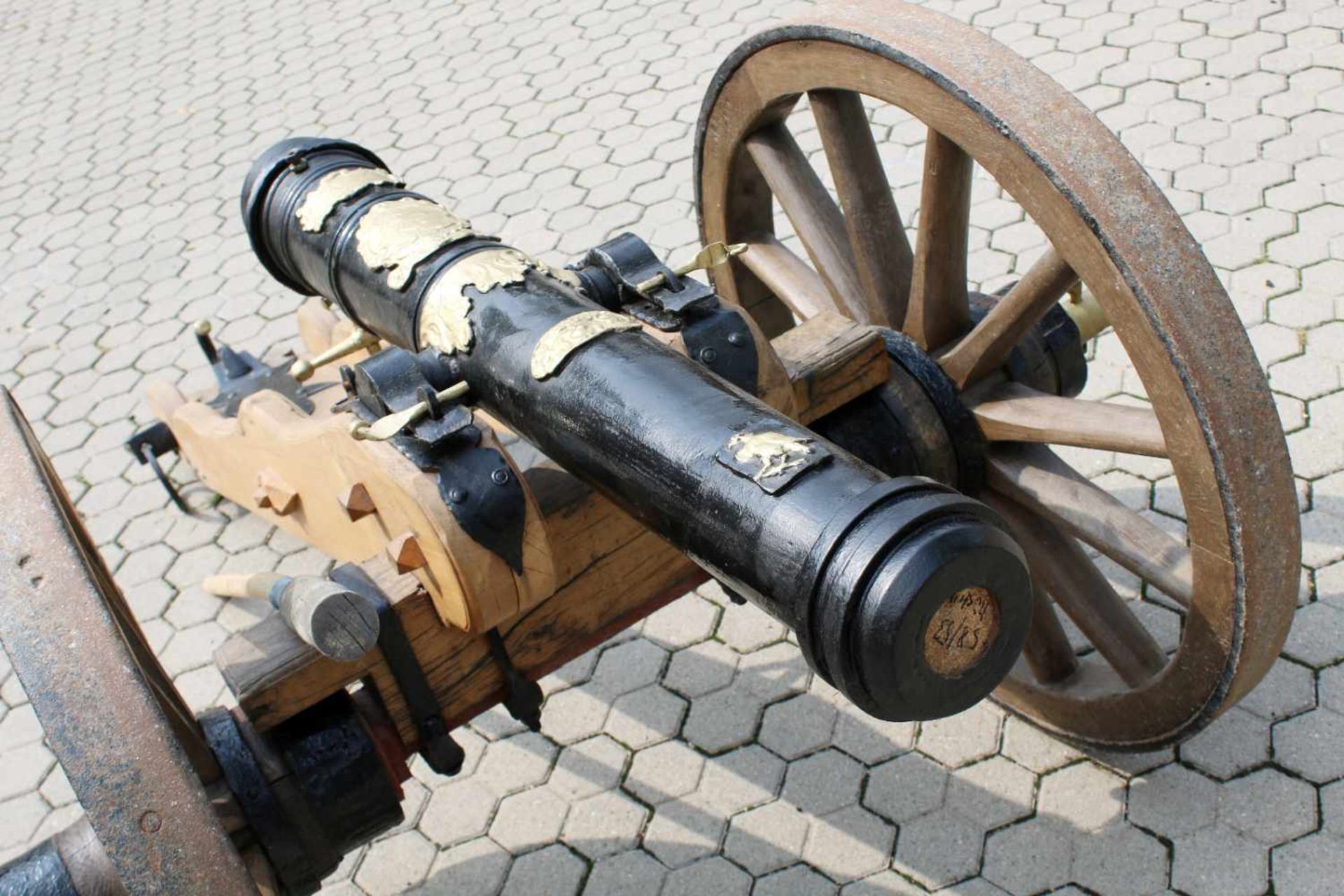 Zweipfünder Vorderlader-Feldgeschütz im Stil um 1760 Das Geschütz im Cal. 55 mm. Staatlicher - Bild 2 aus 9