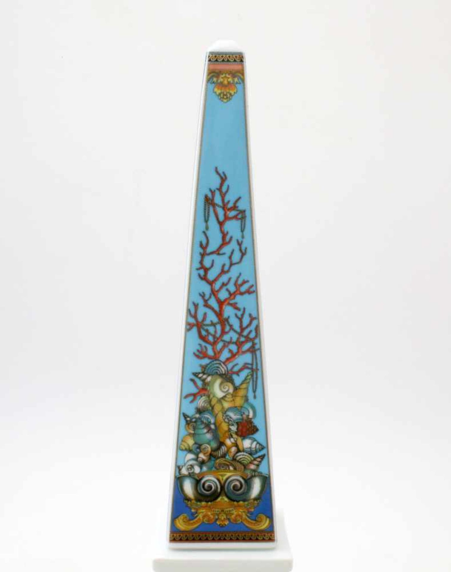 Rosenthal Obelisk - Gianni Versace Serie "Les Tresors de la Mer", Modellnr. 4096/2, Vitrinenstück. - Bild 2 aus 4