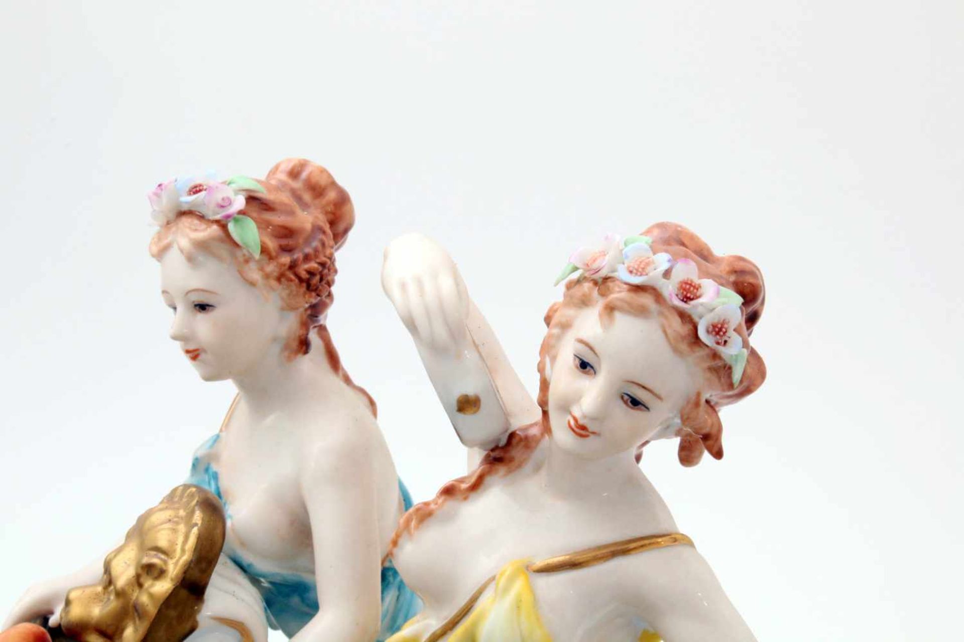 "Venus im Wagen" - unbekannte Manufaktur Große Figurengruppe, Venus mit Blumen im Wagen sitzend, - Bild 6 aus 12