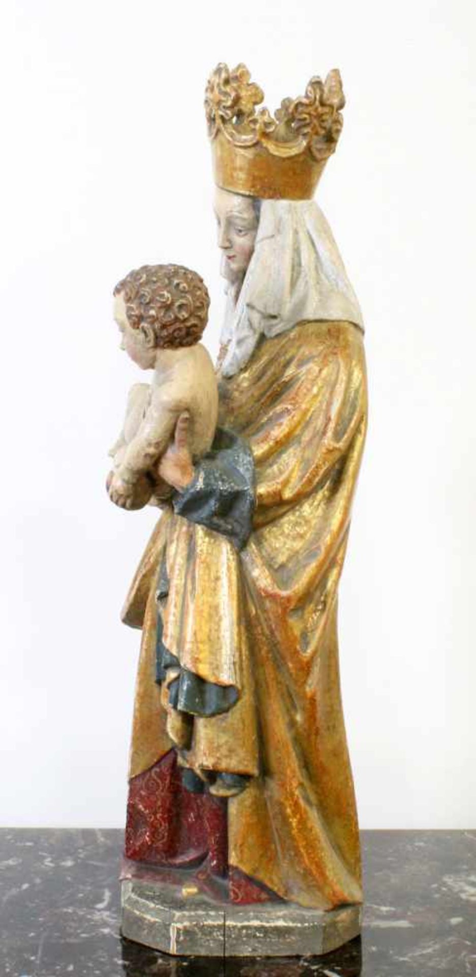 Große Holzfigur - Madonna mit Kind Polychrom- und goldstaffiert. Madonna - Maria, heilige Mutter - Bild 4 aus 5