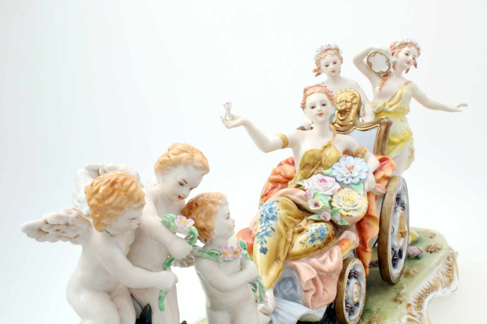 "Venus im Wagen" - unbekannte Manufaktur Große Figurengruppe, Venus mit Blumen im Wagen sitzend, - Bild 11 aus 12