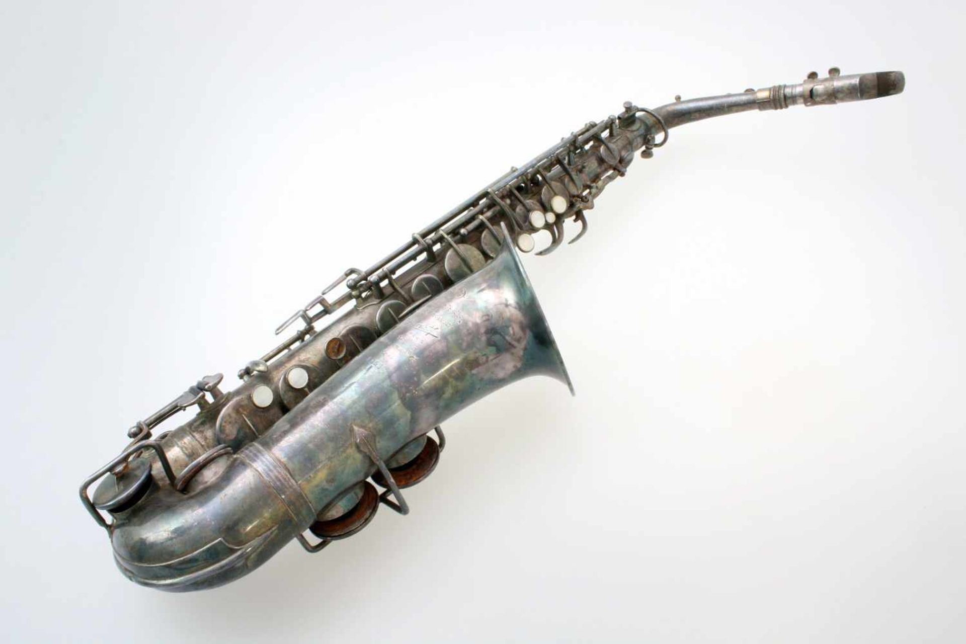 Saxophon Pierret / Paris - versilbert Rechts unterhalb vom Schalltrichter bez., gemarkt und - Bild 2 aus 6