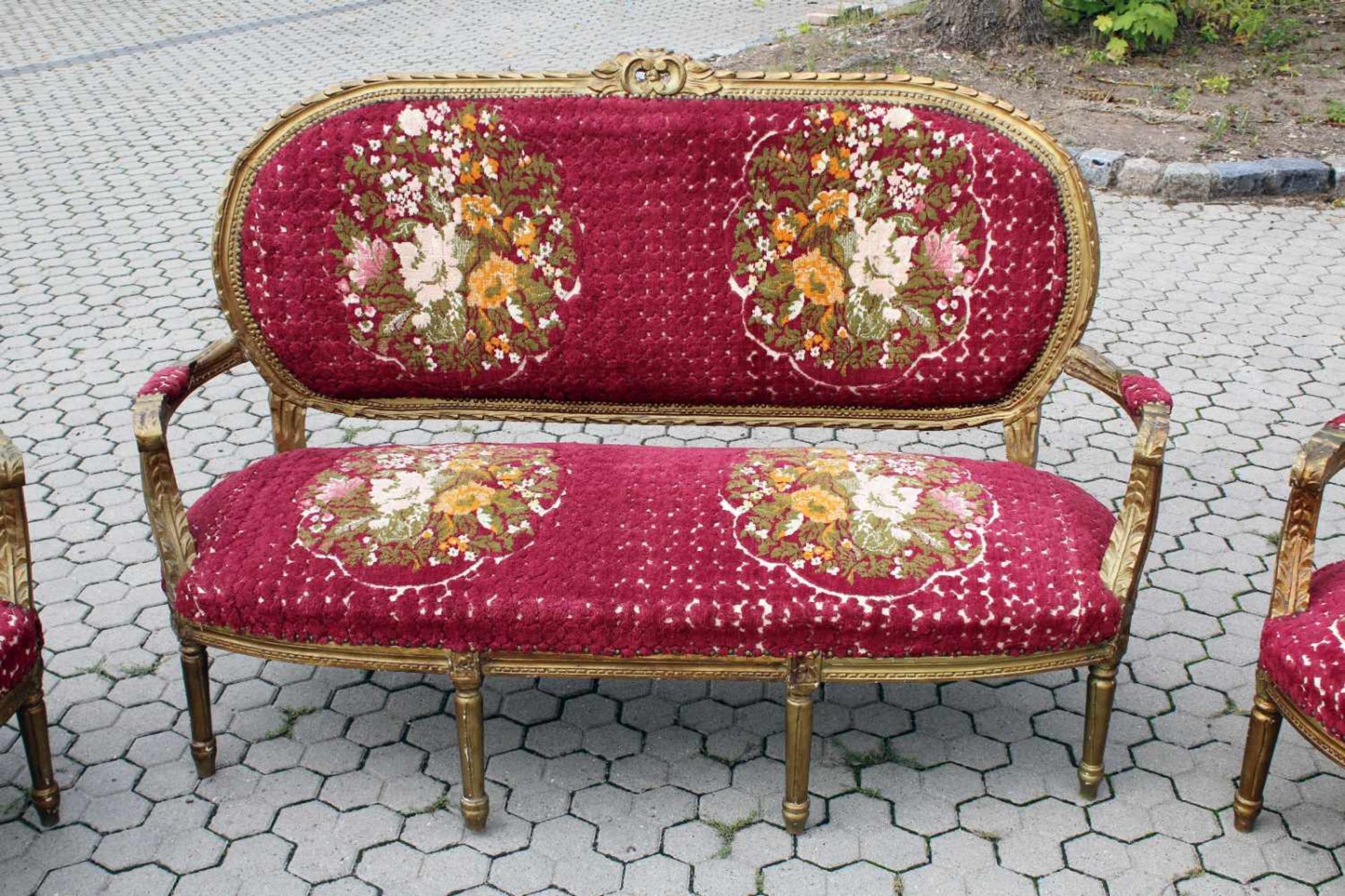 5-teilige Polstergarnitur im Rokokostil 4 Sessel und ein Sofa mit geschnitzten, goldfarbenen - Bild 2 aus 7