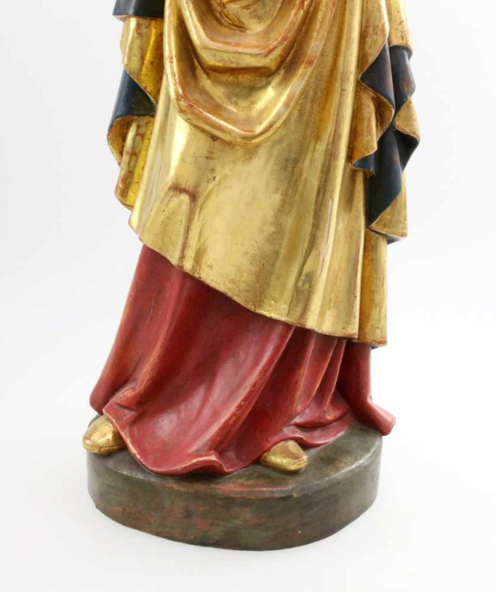 Große Holzfigur - Madonna mit Kind Polychrom- und goldstaffiert, Gottesmutter hält Jesuskind in - Bild 6 aus 6