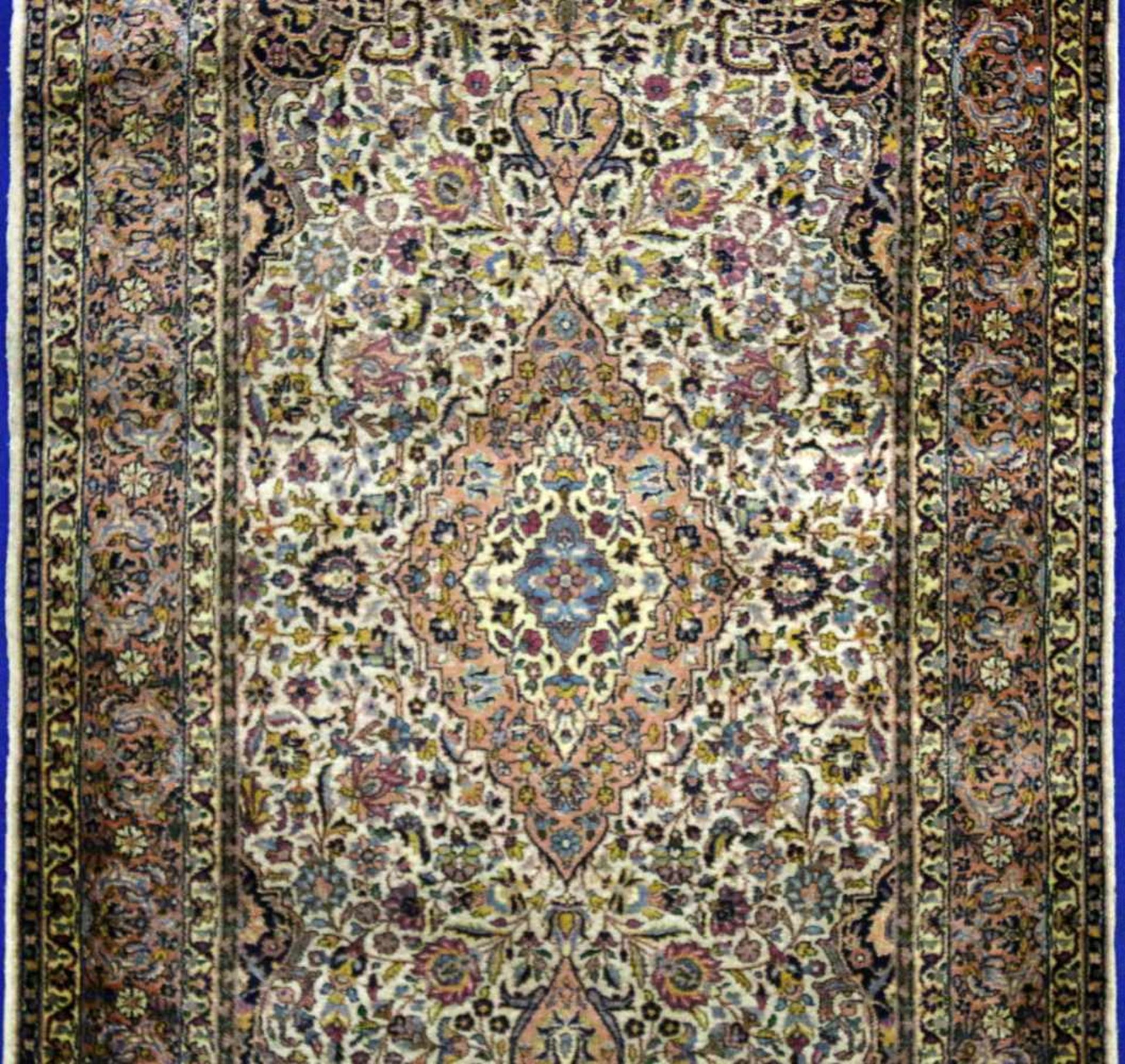 Isfahan - Seide - Kaschmir Grundfarben beige / Pastelltöne, sehr gut erhalten, auf einer Seite - Bild 3 aus 3