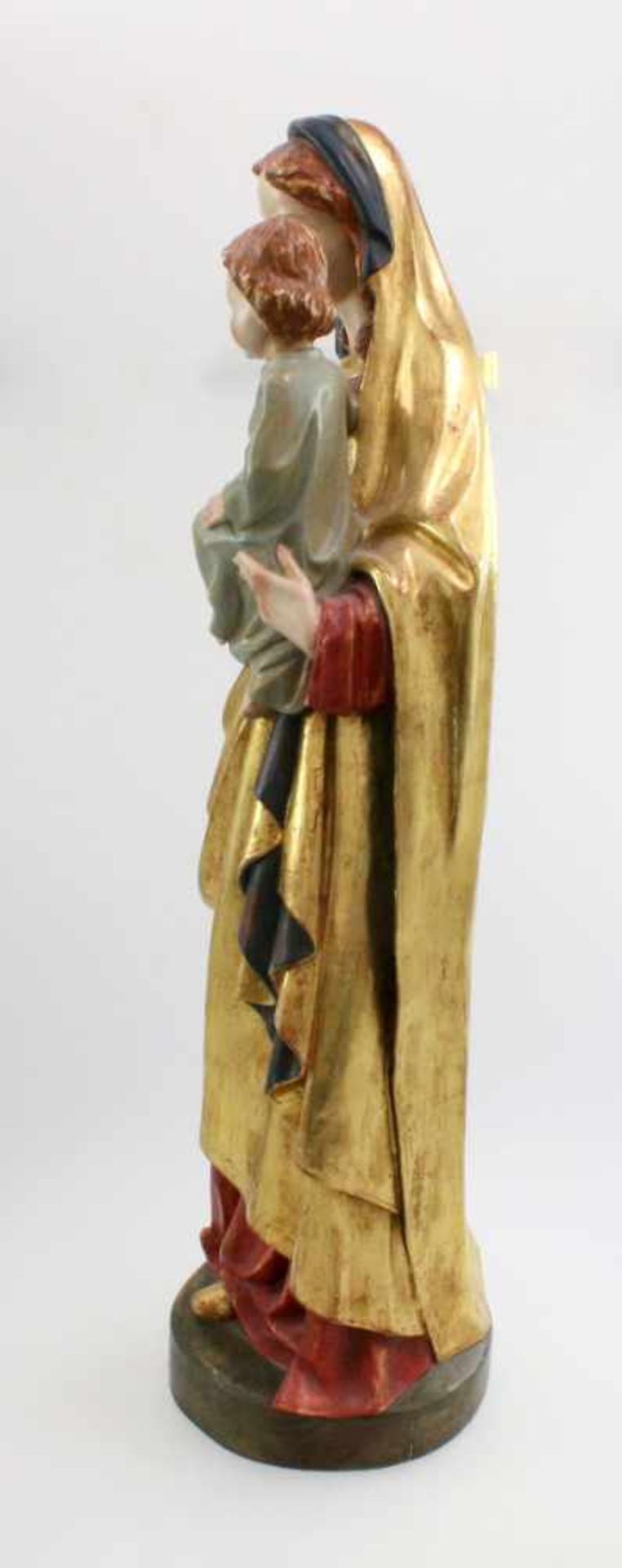 Große Holzfigur - Madonna mit Kind Polychrom- und goldstaffiert, Gottesmutter hält Jesuskind in - Bild 4 aus 6