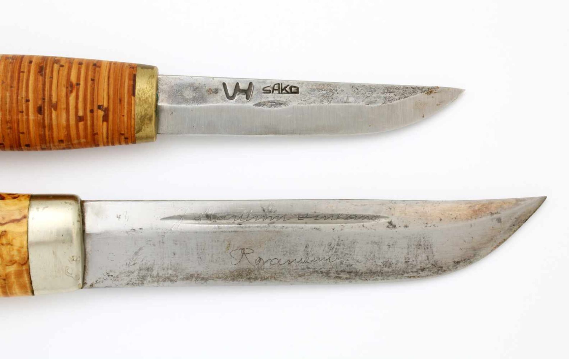 2 finnische Puukko Puukko Herst. "Sako", Klinge signiert, Griff gemasertes Birkenholz, - Bild 3 aus 3