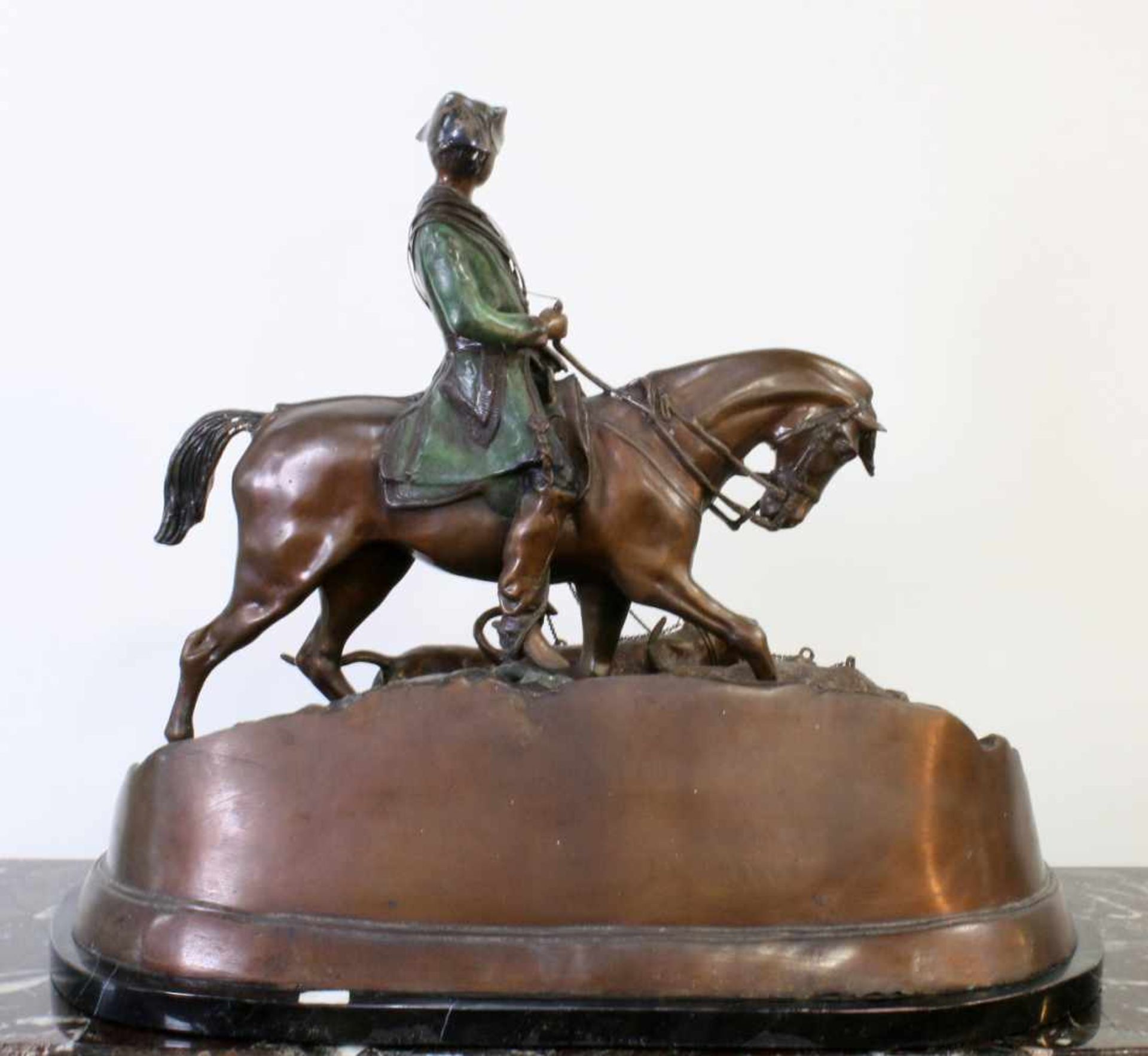 Bronzeskulptur "Veneur zu Pferde mit der Meute" nach Pierre-Jules Mène (1810-1879) Die Skulptur - Bild 8 aus 8