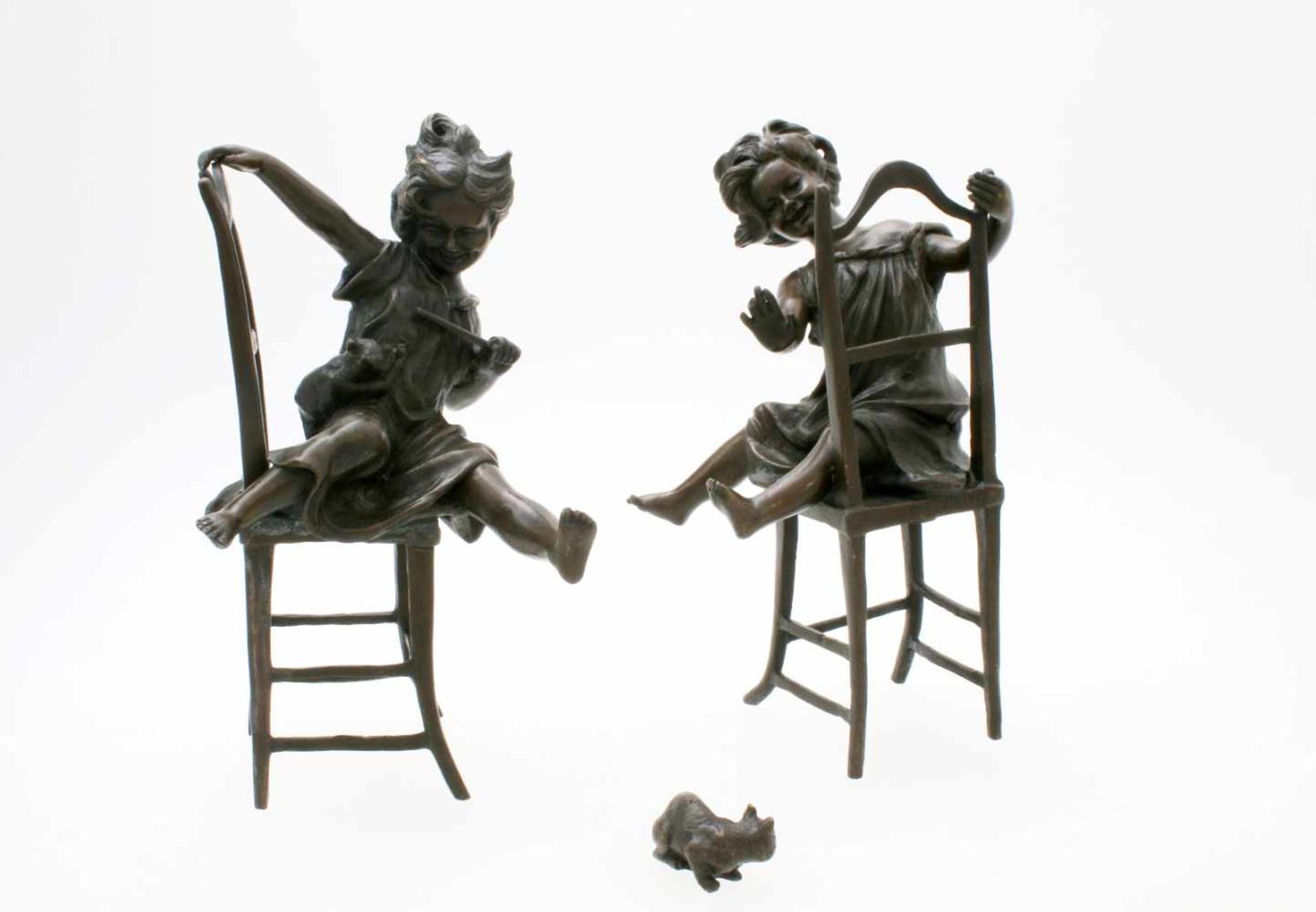 2 Bronzeskulpturen nach Franz Iffland (1862-1935, Berlin) Beide Skulpturen aus Bronze gegossen. 1x