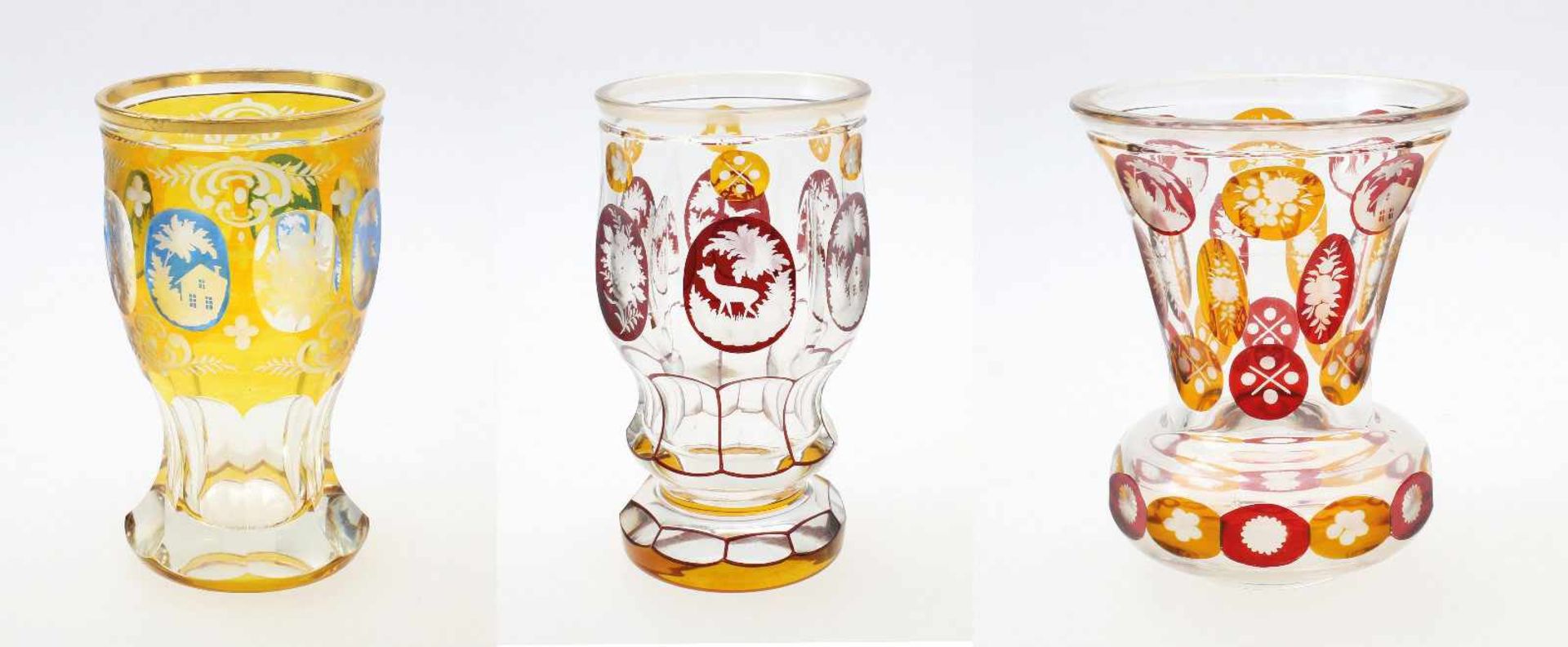 3 Glasbecher Haida, Böhmen1. Farbloses Glas, abgesetzter Lippenrand, Reste von Vergoldung,