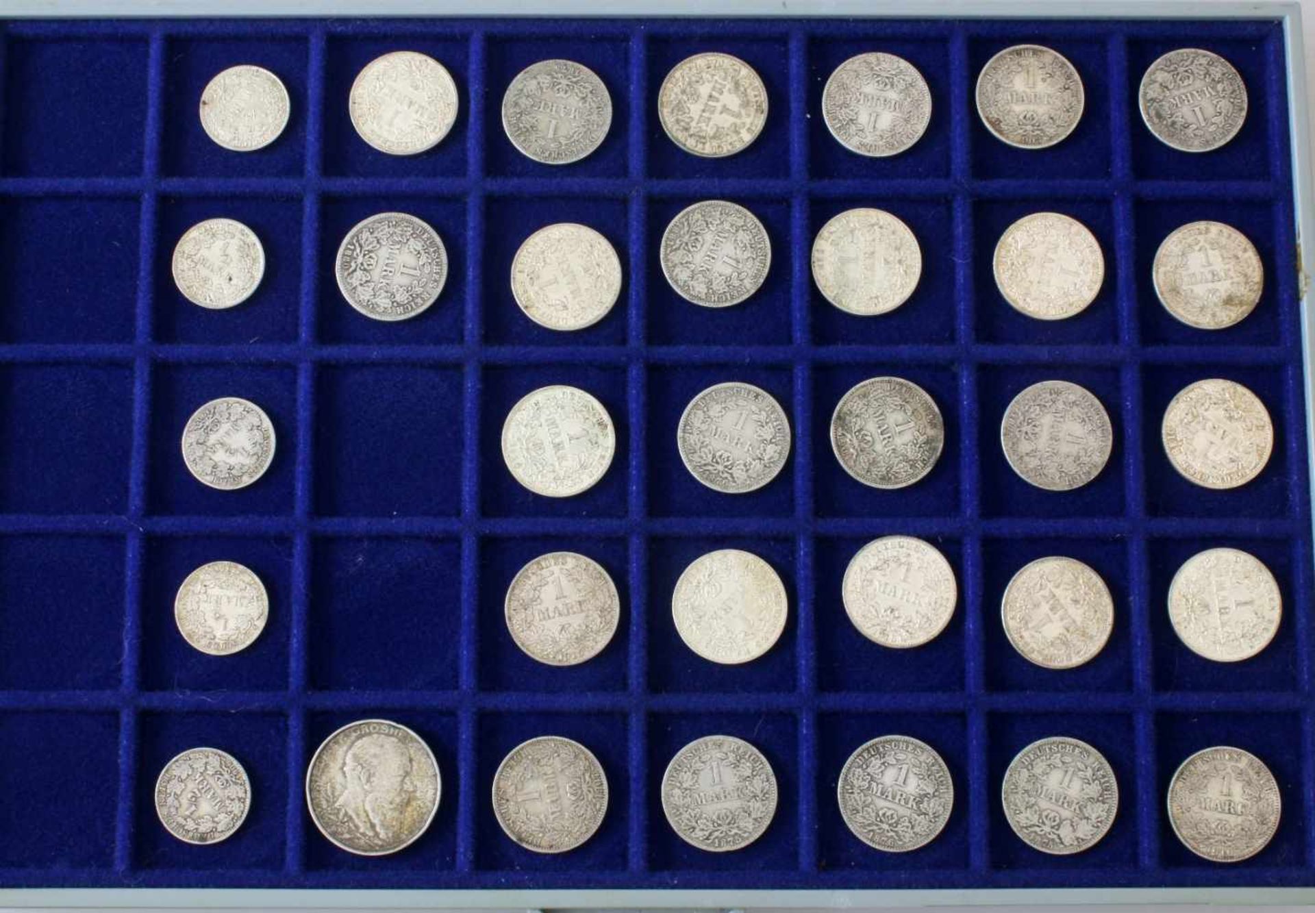 33 Silbermünzen Kaiserreich27x 1 Mark; 5x 1/2 Mark; 2 Mark Baden 1902.