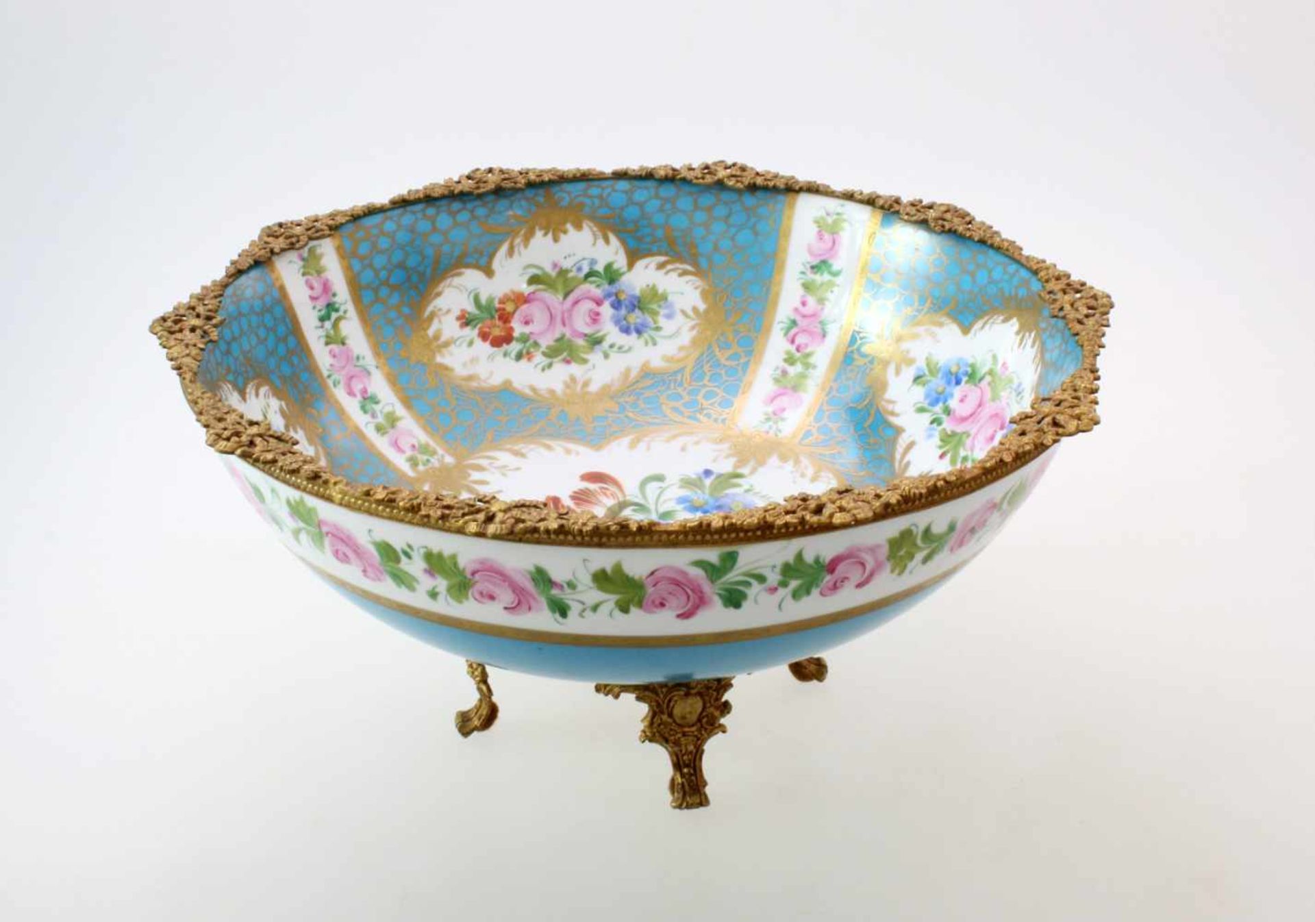 Limoges - Prachtschale C.E.A.Handbemalte Schale, polychrom floral- und goldstaffiert auf weißen