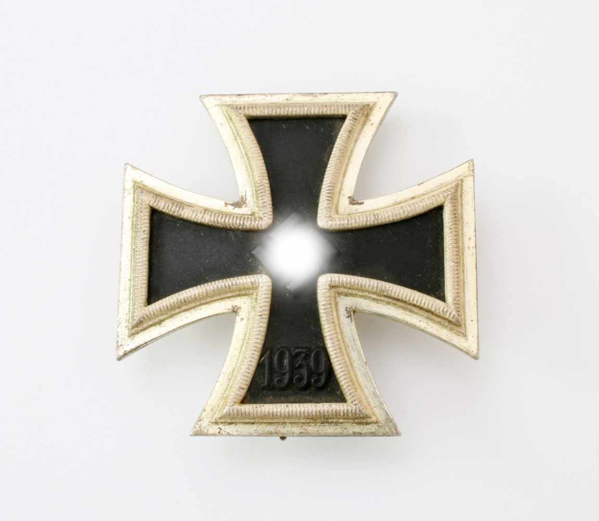 2. Weltkrieg - Eisernes Kreuz 1. Klasse im EtuiGewölbte Ausführung, Herst. "26" (B.H. Mayer´s