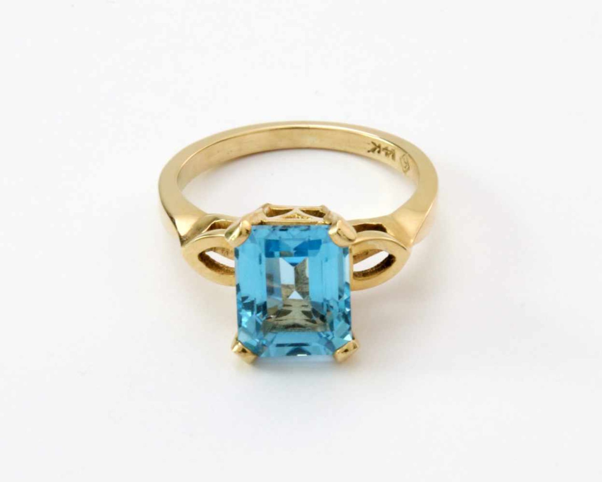 Gelbgoldring mit blauem TopasGG 585, aquamarinblauer Topas im Baguetteschliff, Maße 7 x 9 mm, - Bild 2 aus 4