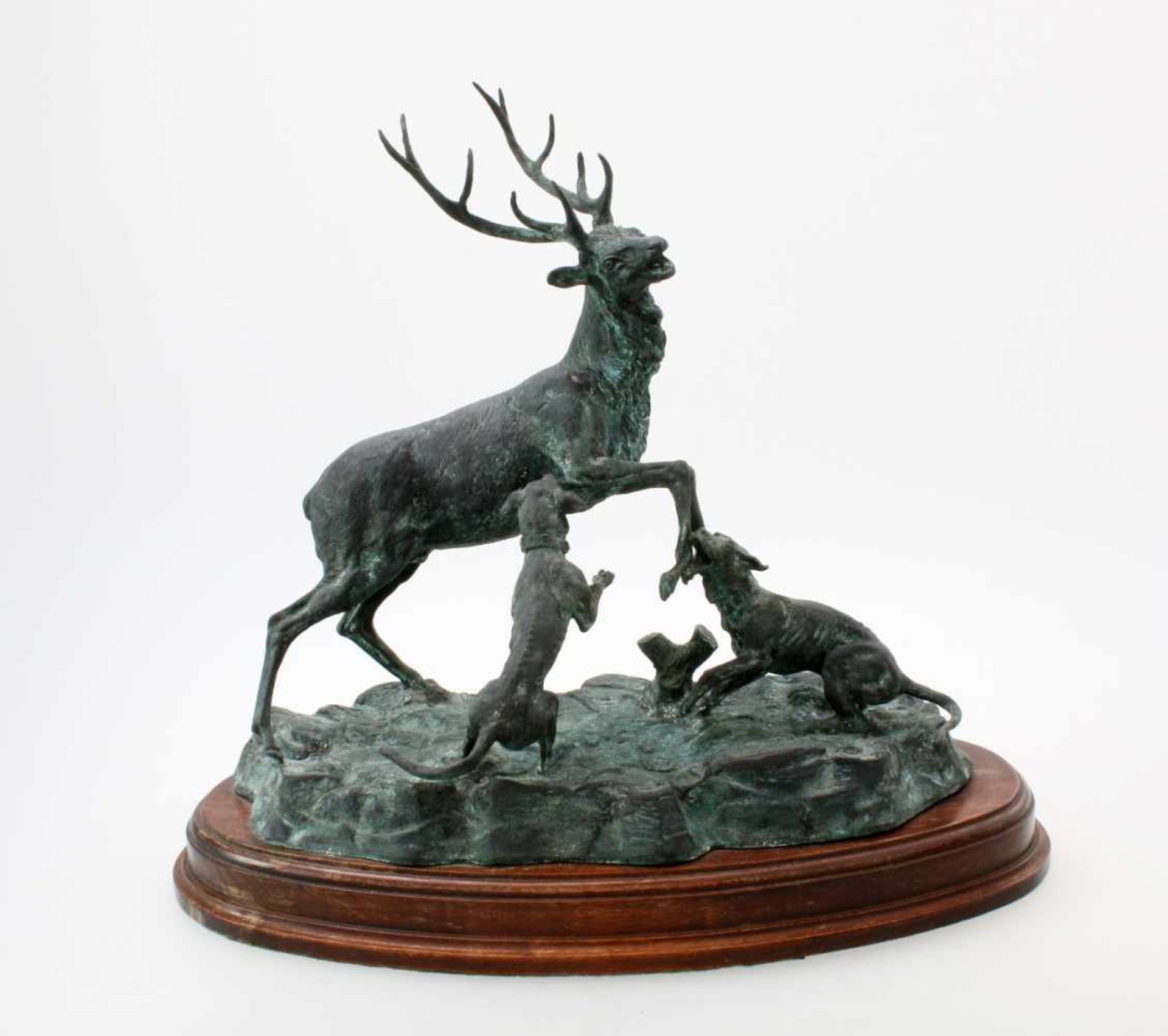 Bronzeplastik "Hirschjagd" - R. Odagled - 20. JahrhundertHirsch im Kampf mit 2 Hunden, auf