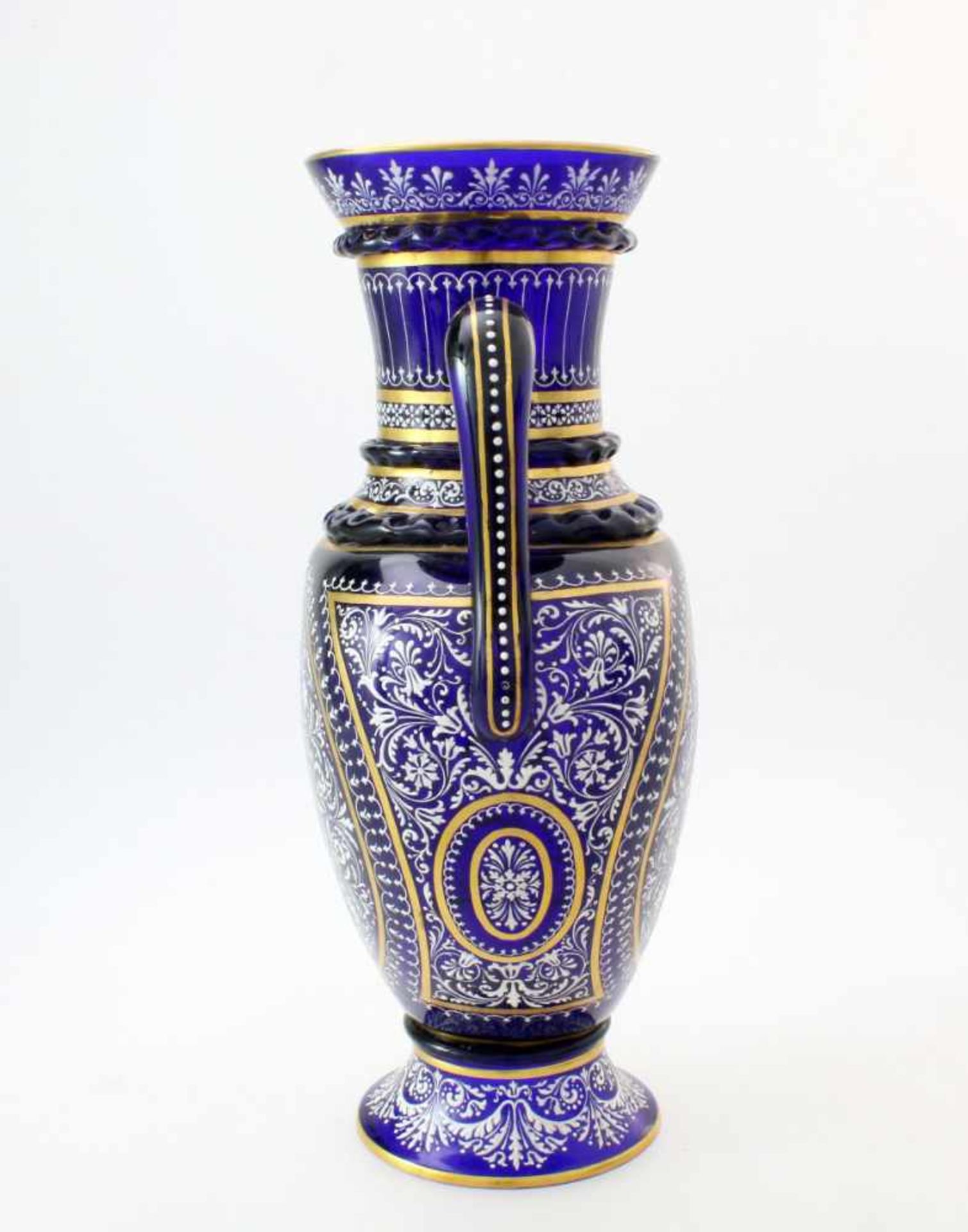 Kobaltblaue Vase mit Orientaldekor - J. & L. Lobmeyr um 1875Beidseitig abgeflachter, bauchiger - Bild 3 aus 6