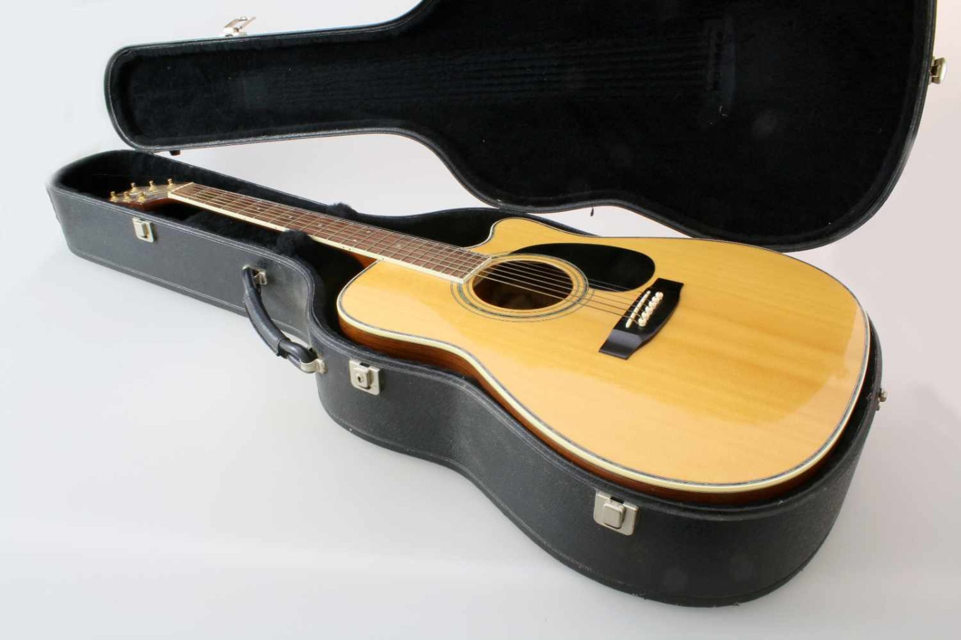 Westerngitarre Takamine EG-334c mit TonabnehmerIn sehr gutem spielbereitem Zustand, geringe - Bild 5 aus 5