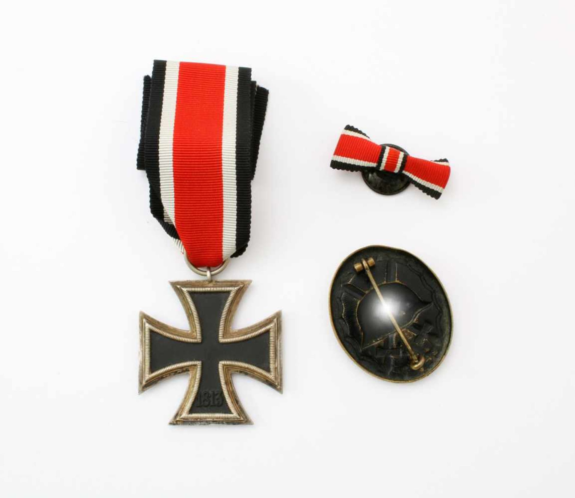 2. Weltkrieg - 2 Auszeichnungen, 1 KnopflochdekorationEisernes Kreuz 2. Kl. 1939 am Bandabschnitt. - Bild 2 aus 2