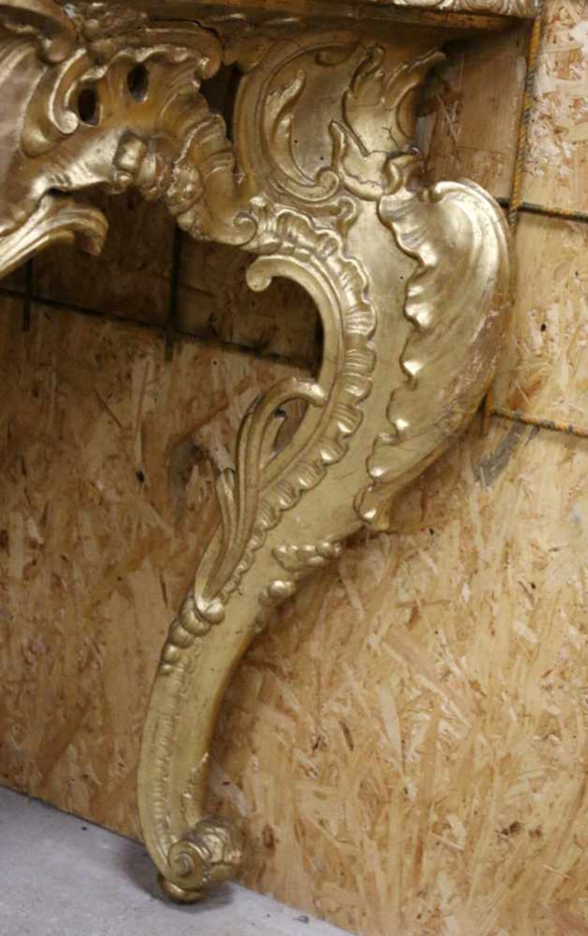 Barock EckkonsoleHolz komplett goldstaffiert, reiche Palmetten-, Blüten- und Muschelblattzier, - Bild 3 aus 4