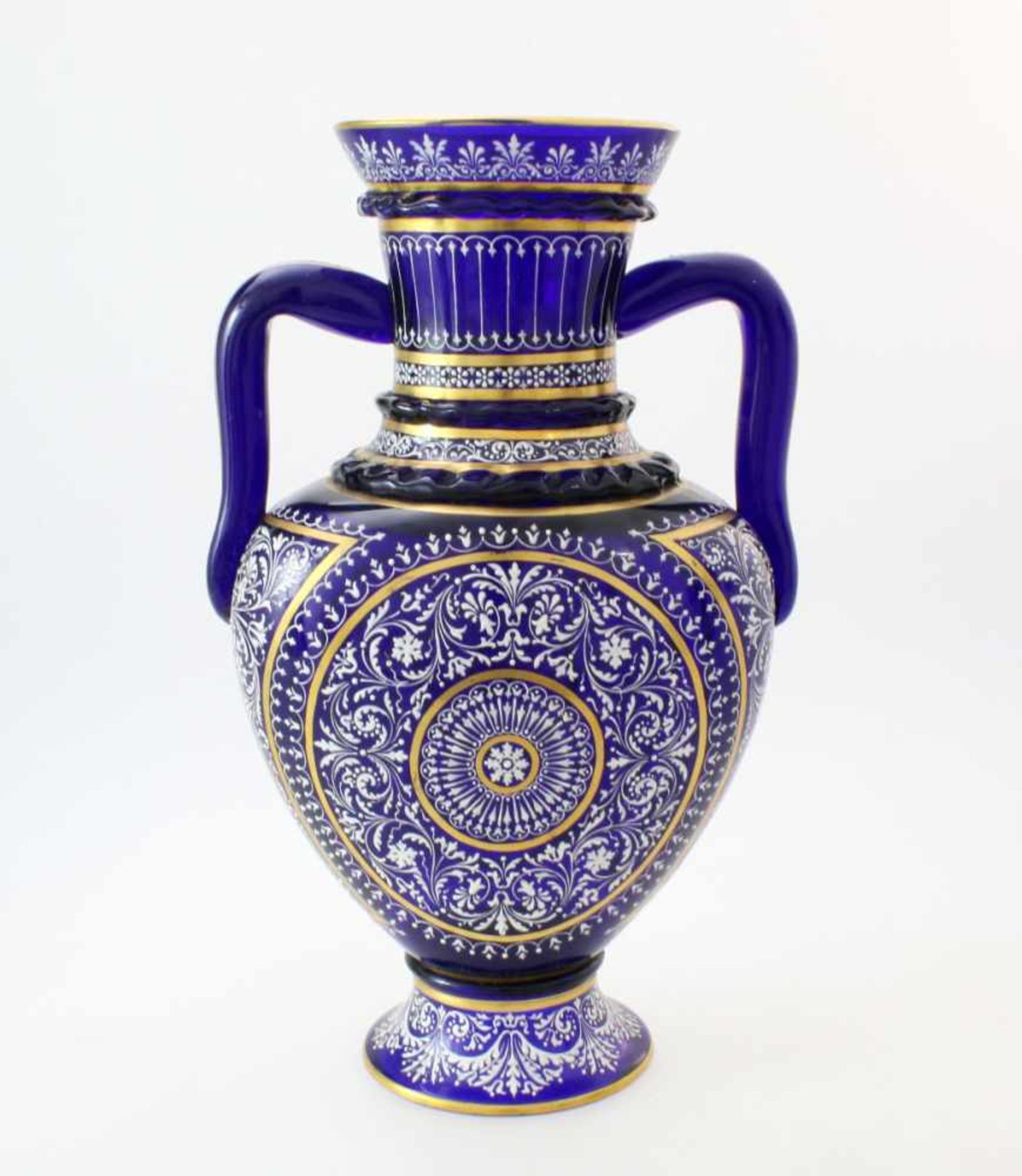 Kobaltblaue Vase mit Orientaldekor - J. & L. Lobmeyr um 1875Beidseitig abgeflachter, bauchiger - Bild 2 aus 6